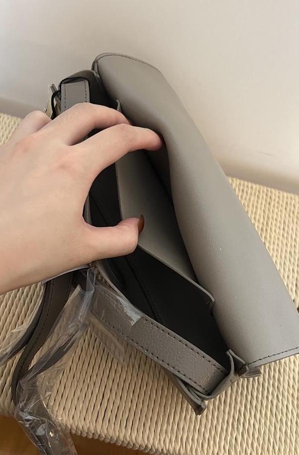 Calf Leather Baguette Shoulder Bag | 牛皮法包腋下包