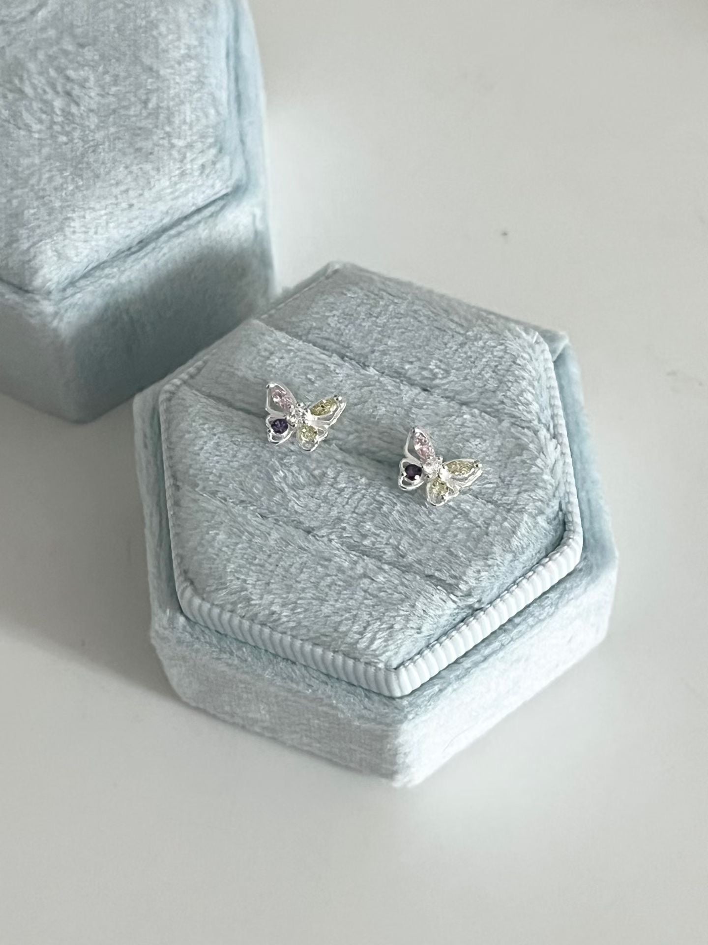 Dainty Butterfly Drop Earrings | 蝴蝶小點綴耳環