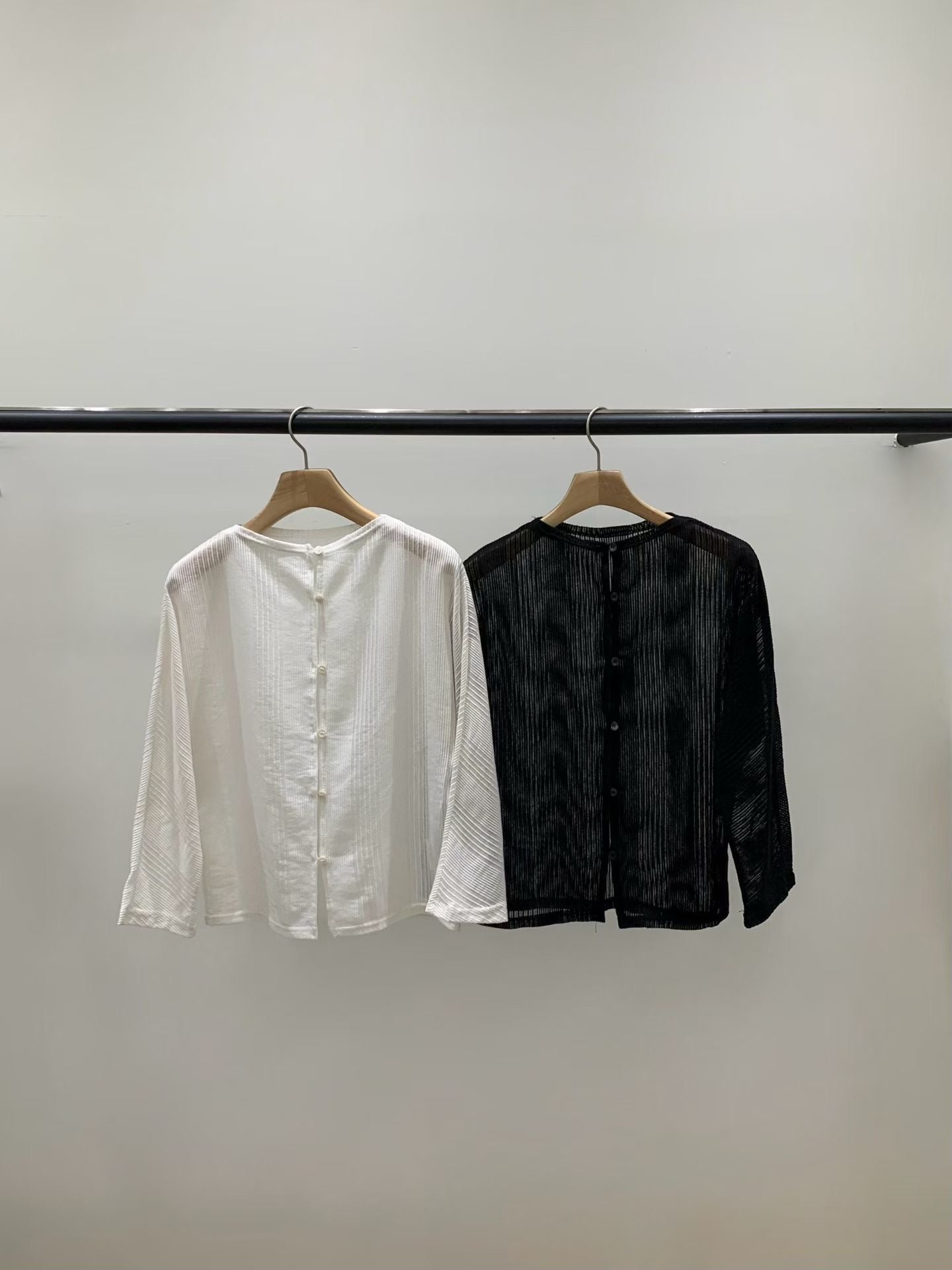 直紋鈕扣冷衫 | Striped Sheer 2-way Cardi-Top