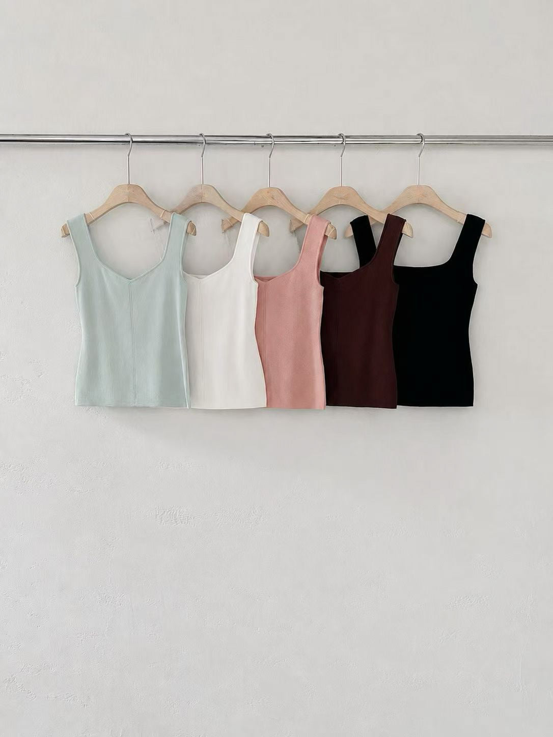 Wavy Scallop Neckline Comfy Tank | 波浪領口柔軟彈力人造絲背心