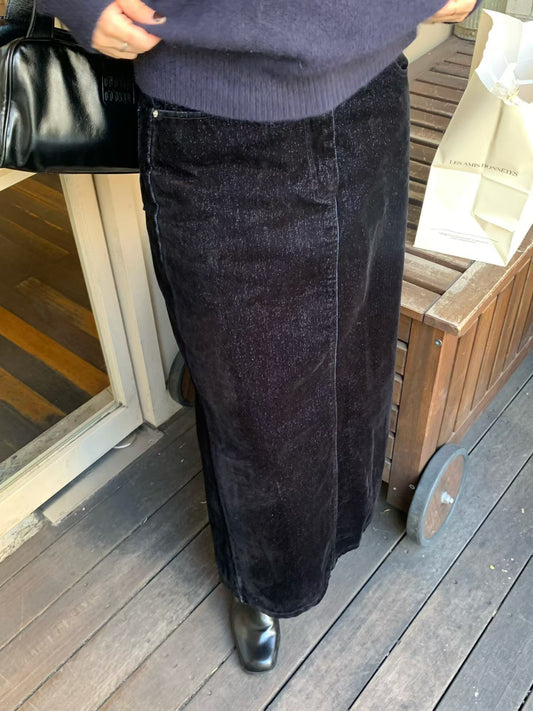 Velvet Denim Back Slit Midi Skirt | 幼滑暗珠光牛仔裙