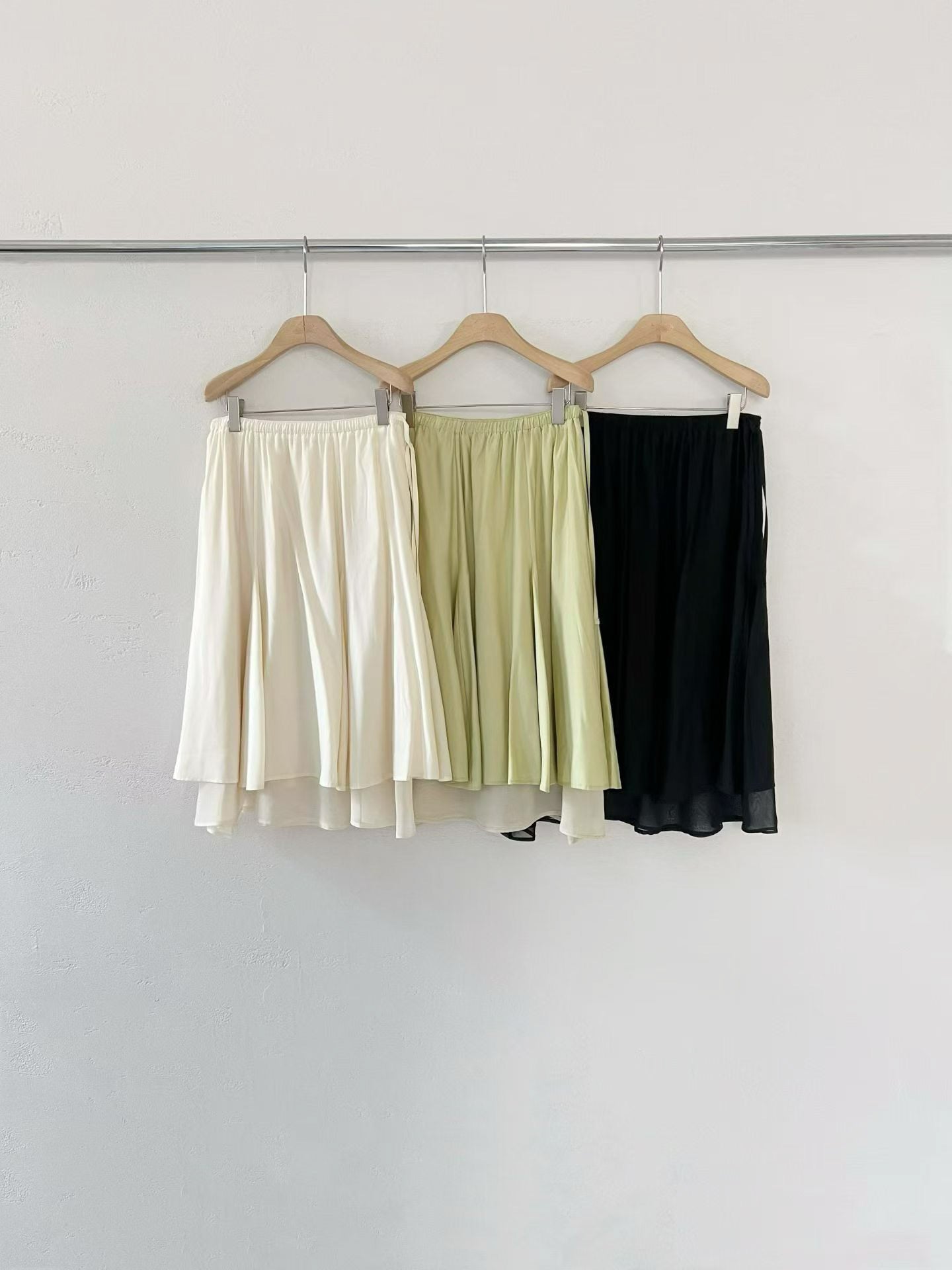 Double-Layer Elegance Skirt | 疊層線條感人造絲中長裙
