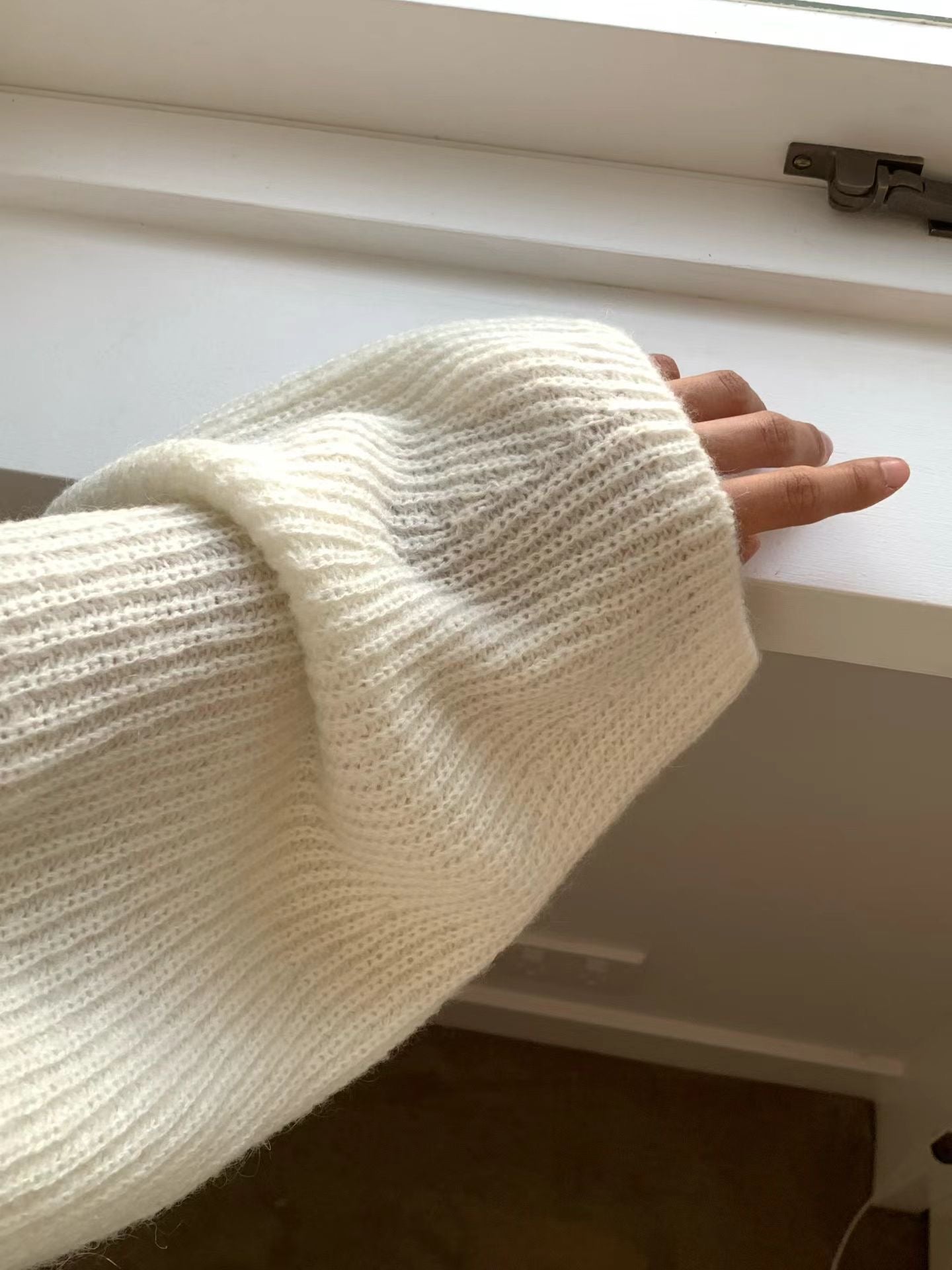 <皇牌檔口出品>￼Breezy Slouchy V-Neck Knit | 輕版燈籠袖針織