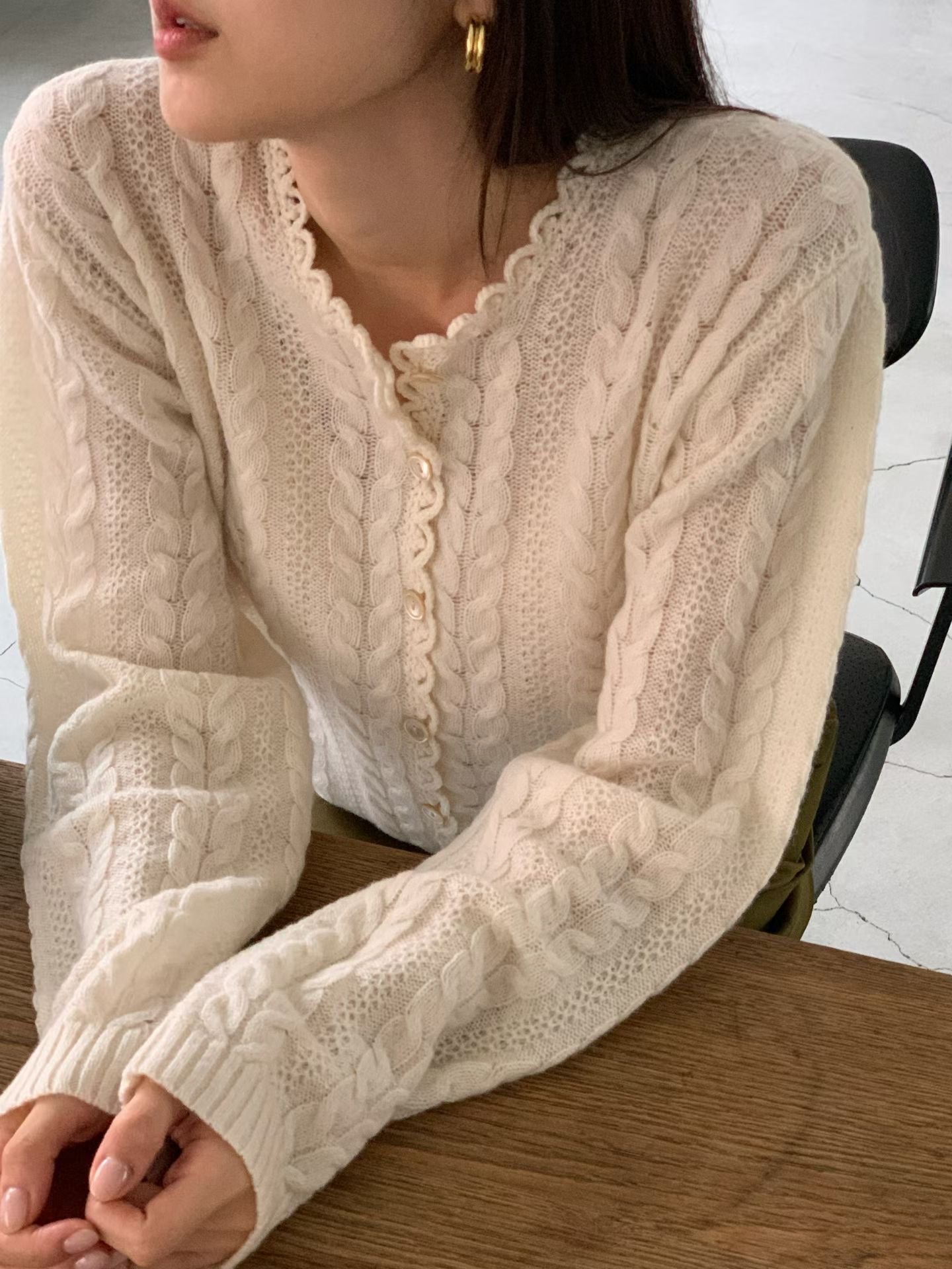 Delicate Floral Lace Cardigan | 精緻蕾絲滾邊針織外套