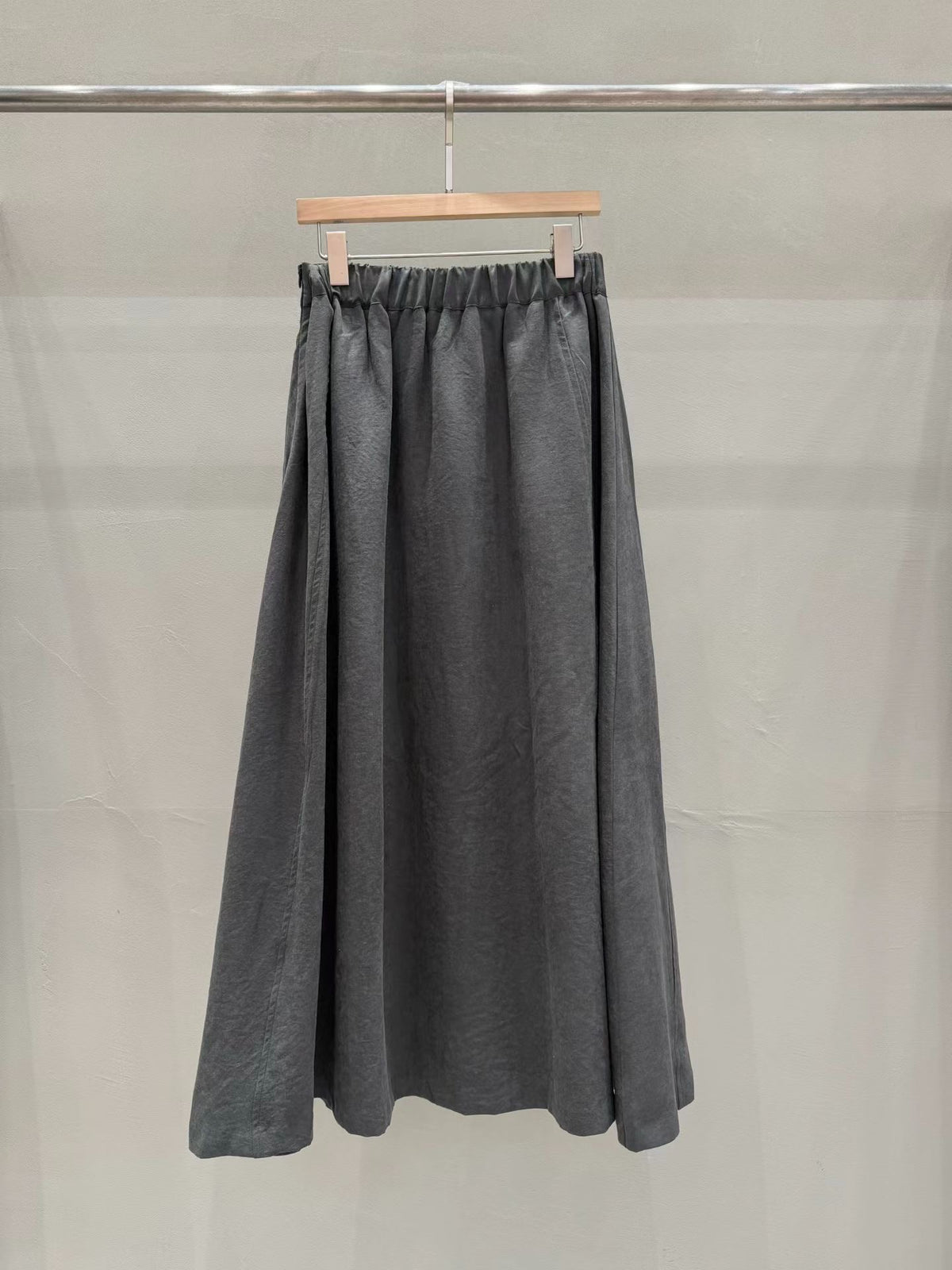 Light Velvety Wide A-Line Skirt |絨感寬A半身裙