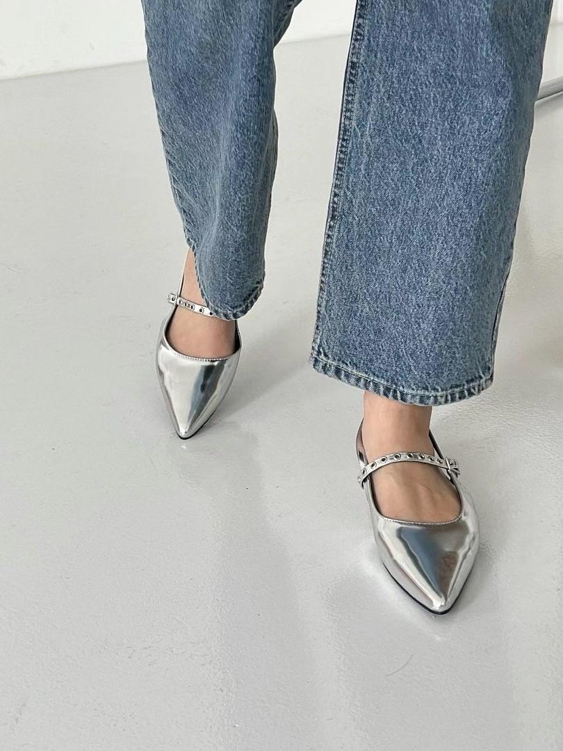 Chic Ballet Flats with Metal Detailing | 百搭優雅尖頭平底鞋