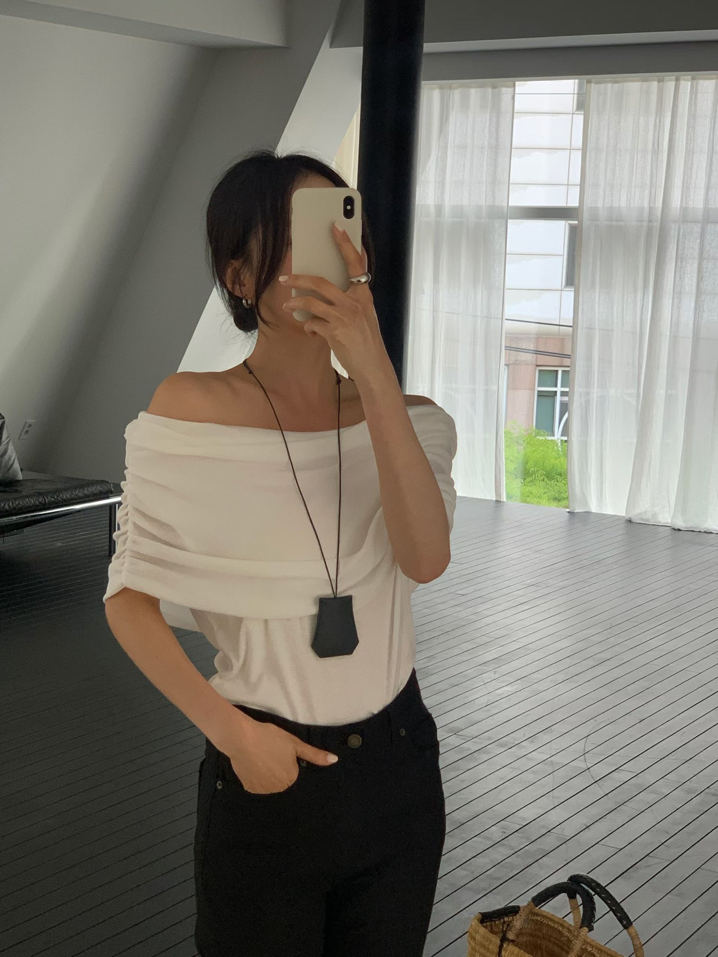Off-Shoulder Tencel Ruched Top | 天絲抓皺露肩上衣