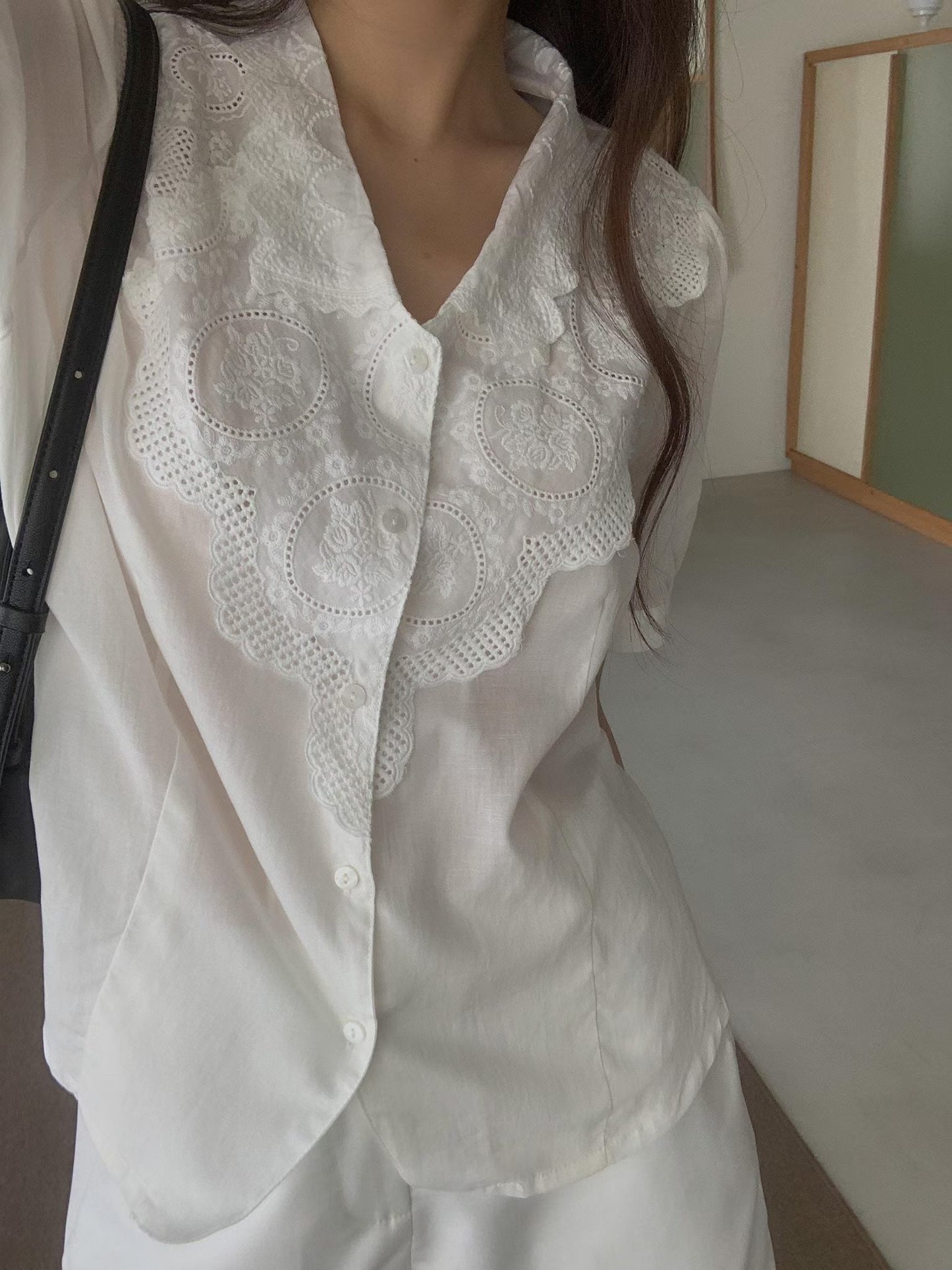 Floral Lace Short Sleeved Blouse | 繡花蕾絲短袖襯衫