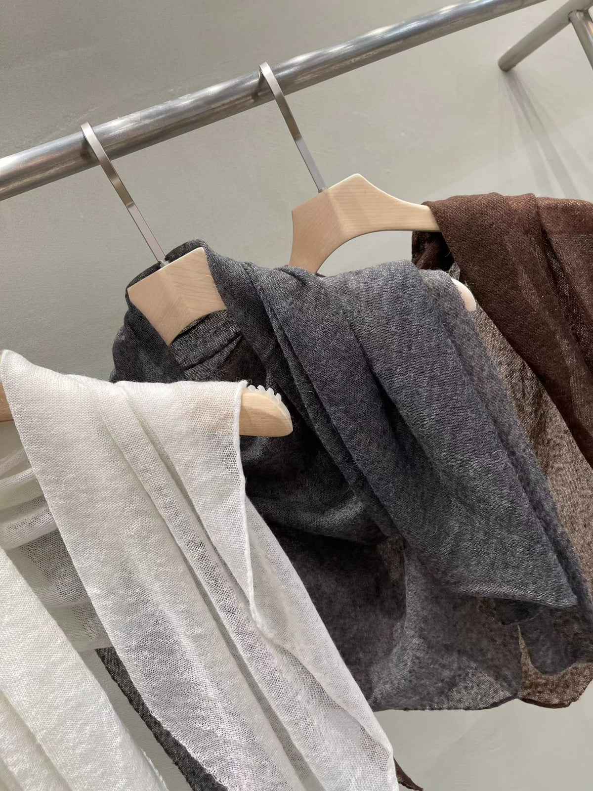 Floatie Soft Sheer Mist Mohair Shawl | 霧感薄透馬海毛三角小披肩