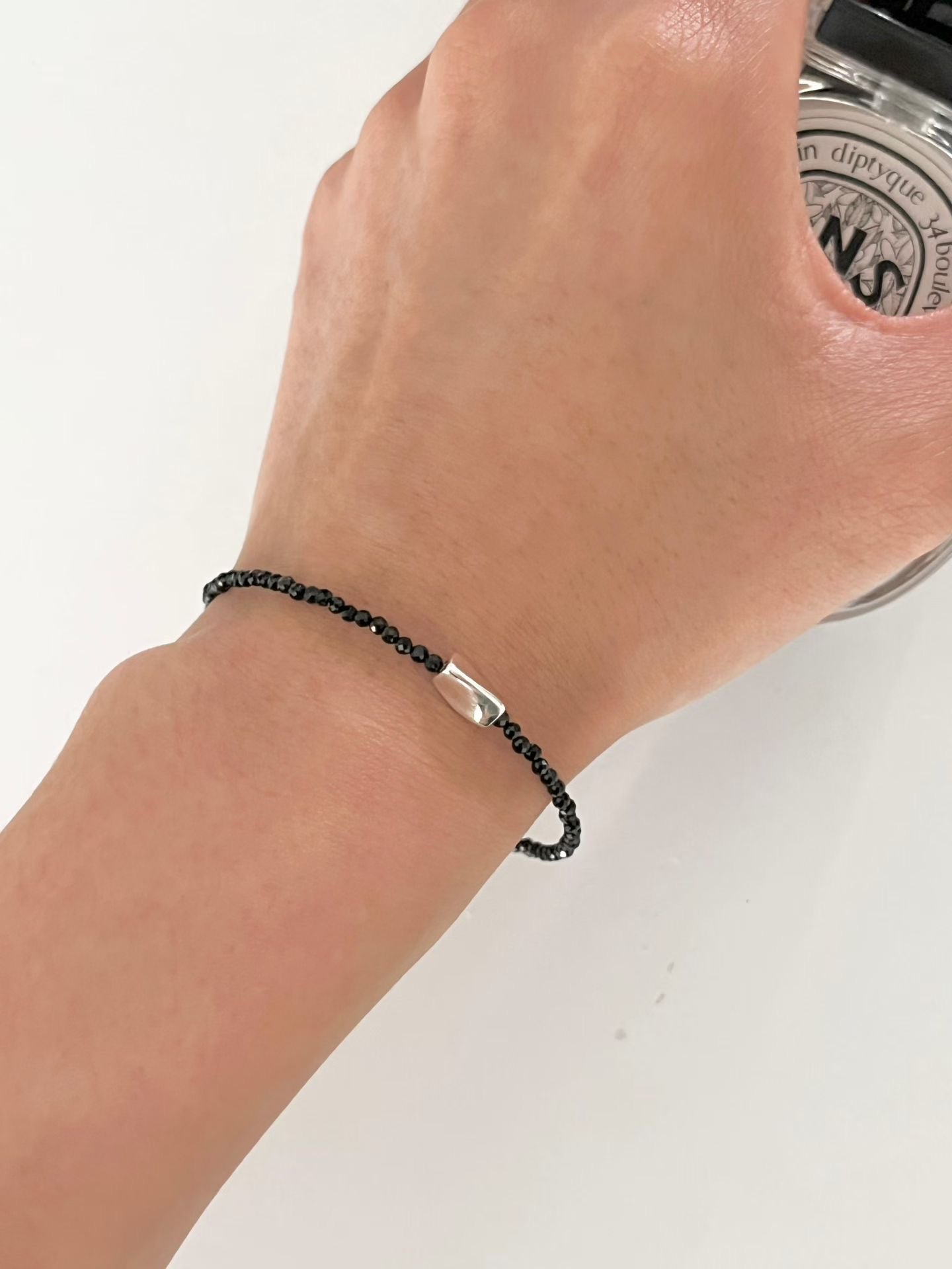 Petite Ink Black Bracelet | 迷你墨黑串珠手鏈￼