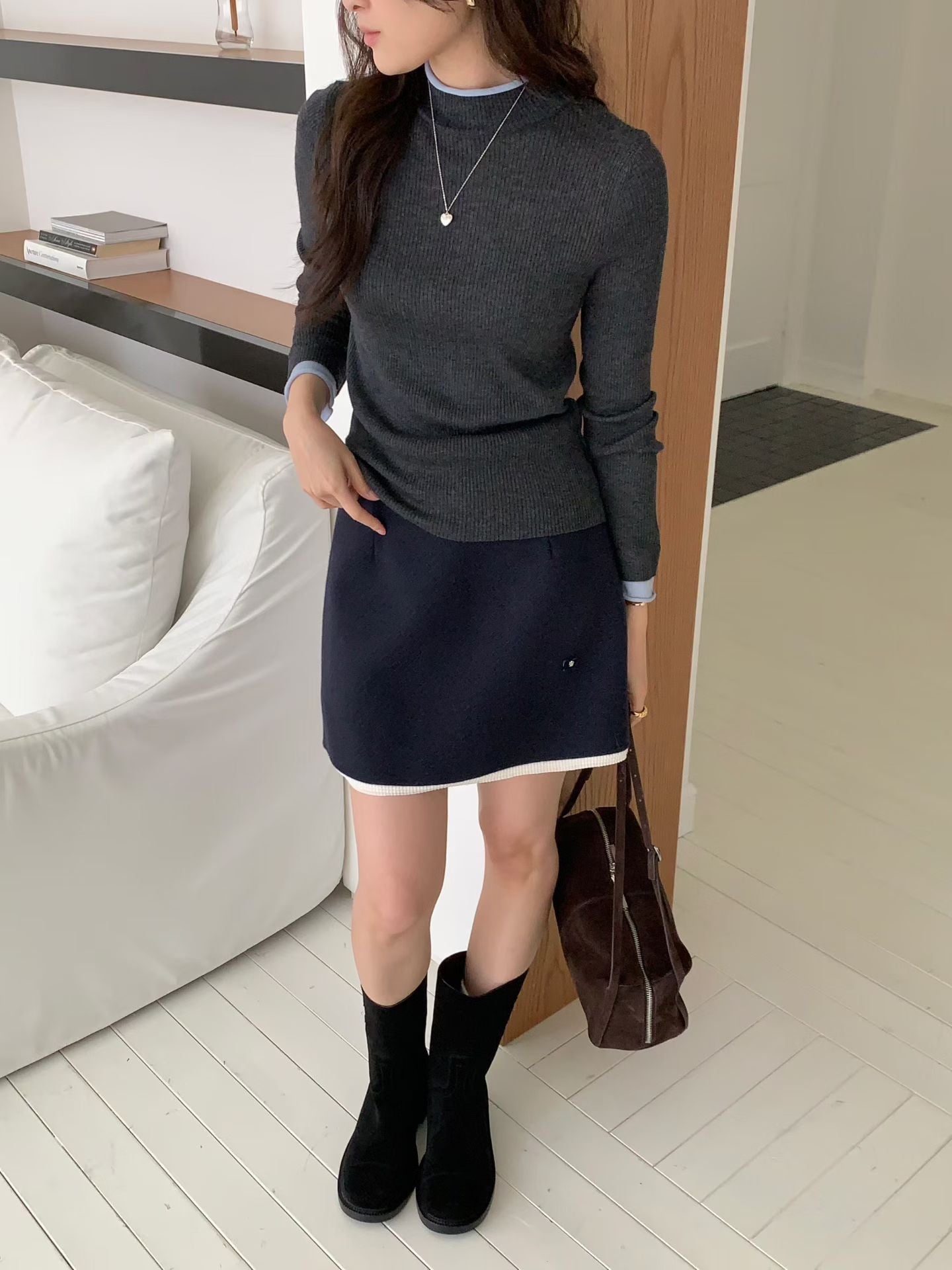 Contrast Detailing Basic Mock Neck Top | 拼色飾邊中領基礎上衣