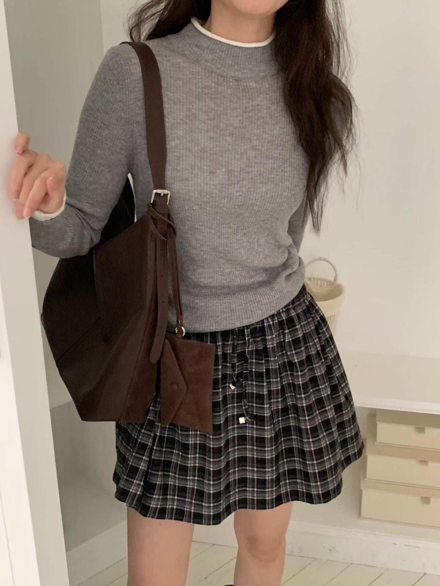 Contrast Detailing Basic Mock Neck Top | 拼色飾邊中領基礎上衣