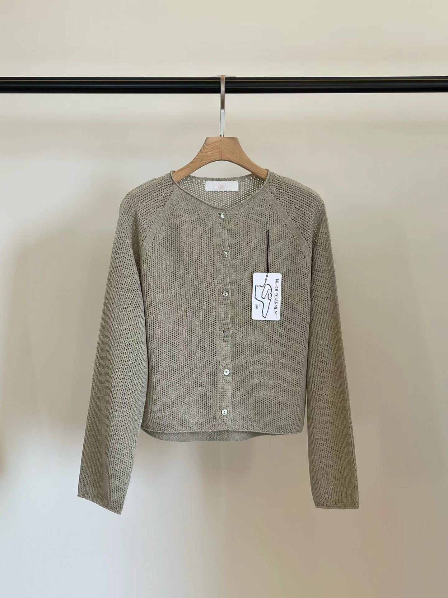 [𝑳𝒊𝒏𝒆𝒏 𝑬𝒅𝒊𝒕] Wholegarment Shoulder Detail Cardigan | 肩膊細節圓領外套