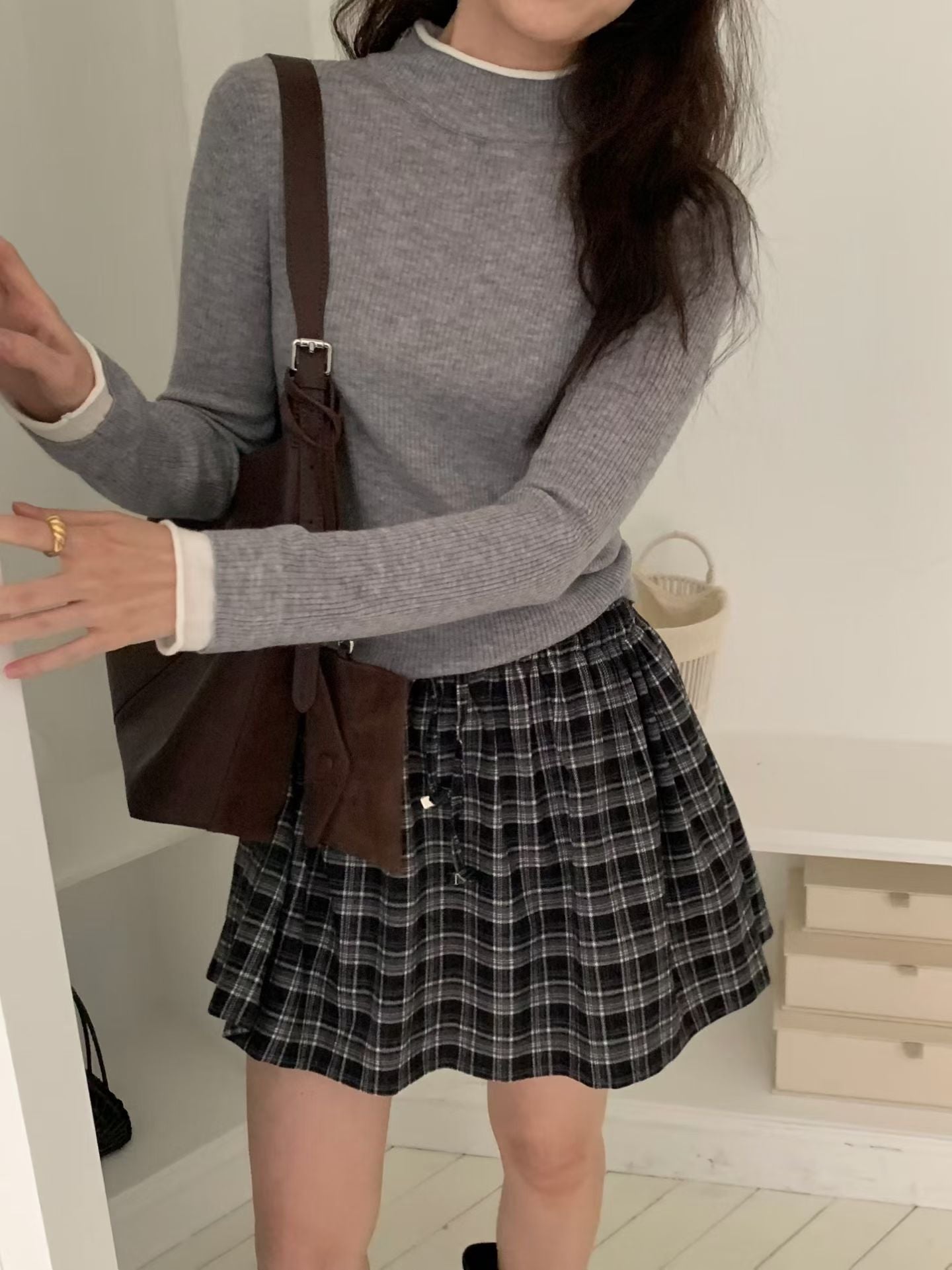 Contrast Detailing Basic Mock Neck Top | 拼色飾邊中領基礎上衣