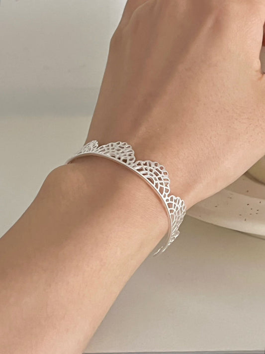 Carved Floral Crown Bangle | 花冠雕刻手鈪￼