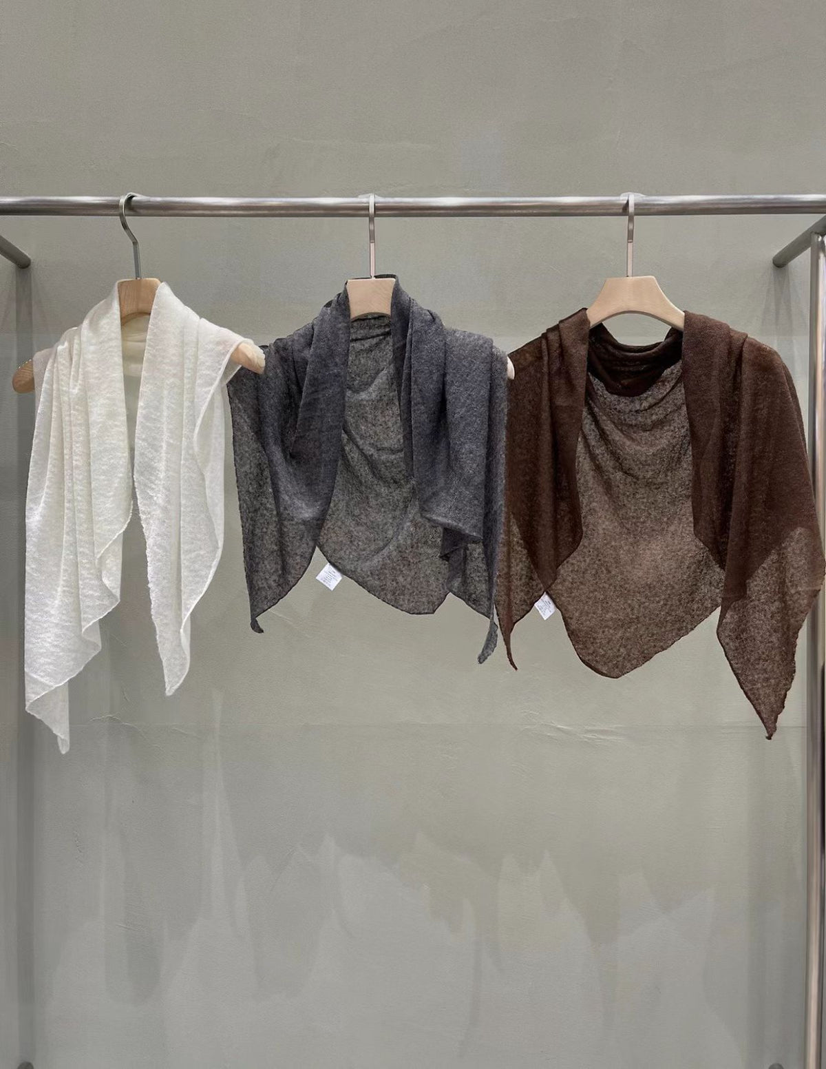 Floatie Soft Sheer Mist Mohair Shawl | 霧感薄透馬海毛三角小披肩