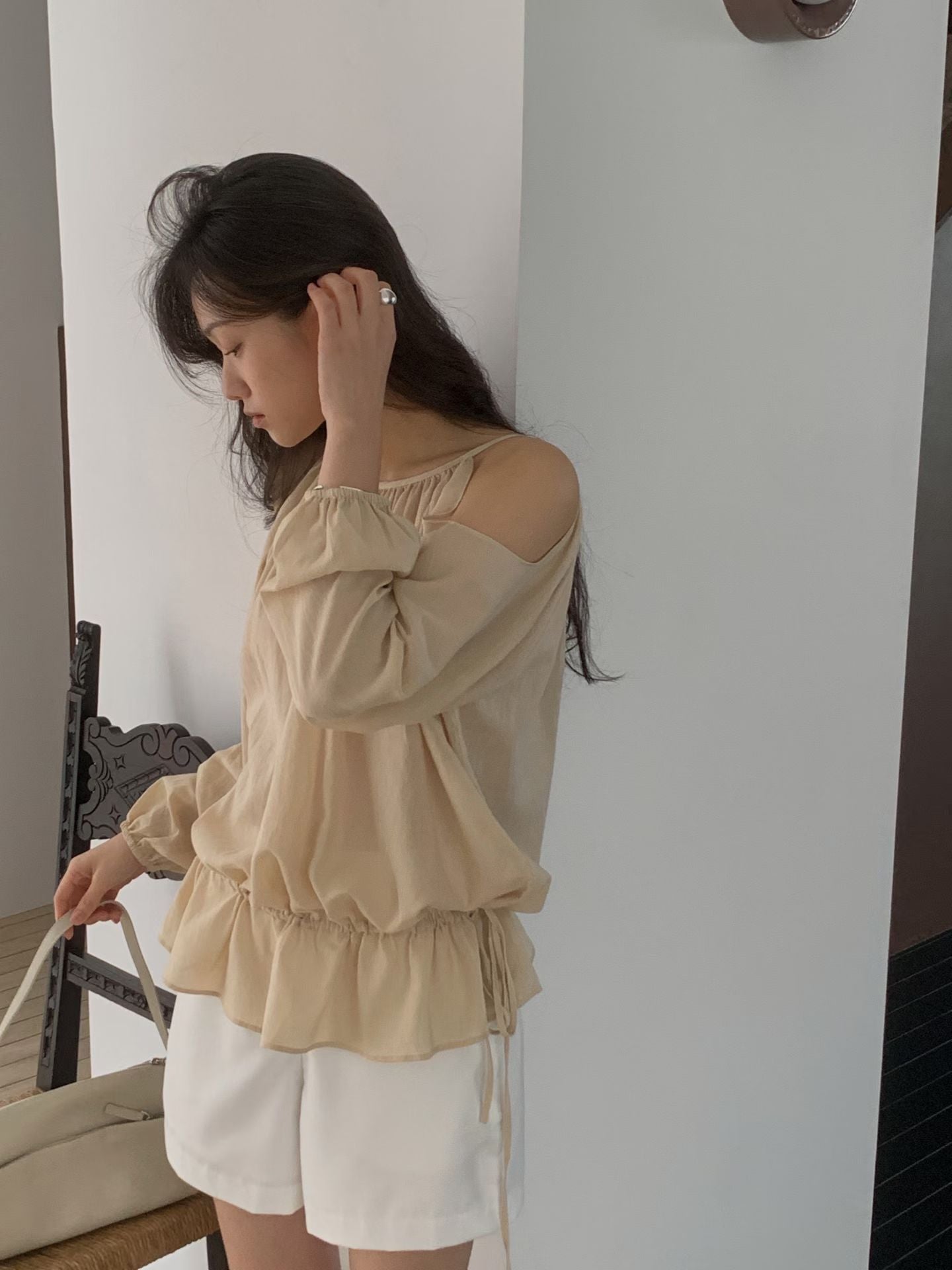 Waterfall Drape Shoulder Halter Blouse | 垂墜掛脖露肩上衣