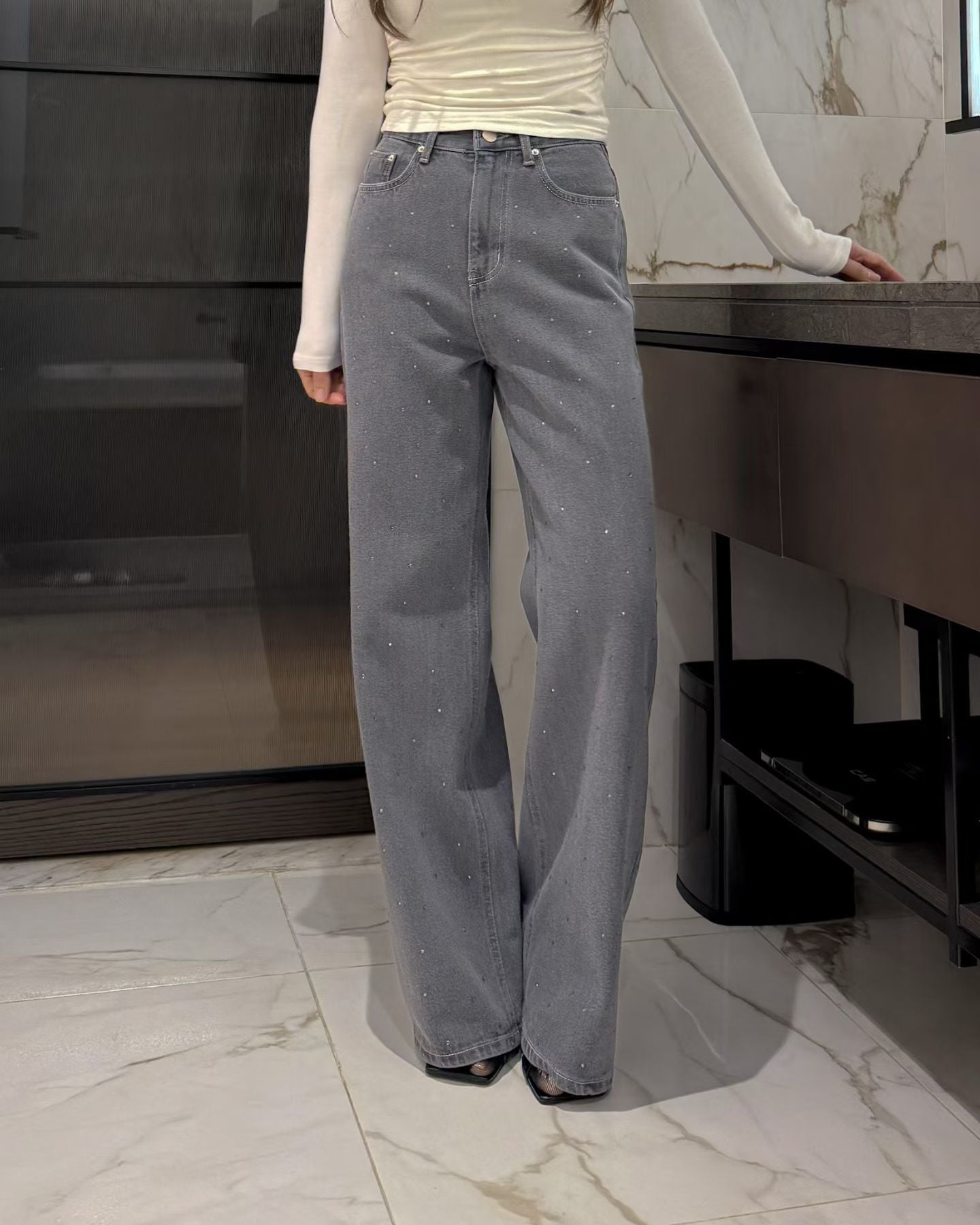 Rhinestoned Straight Leg Jeans | 筆直小碎石牛仔褲￼￼
