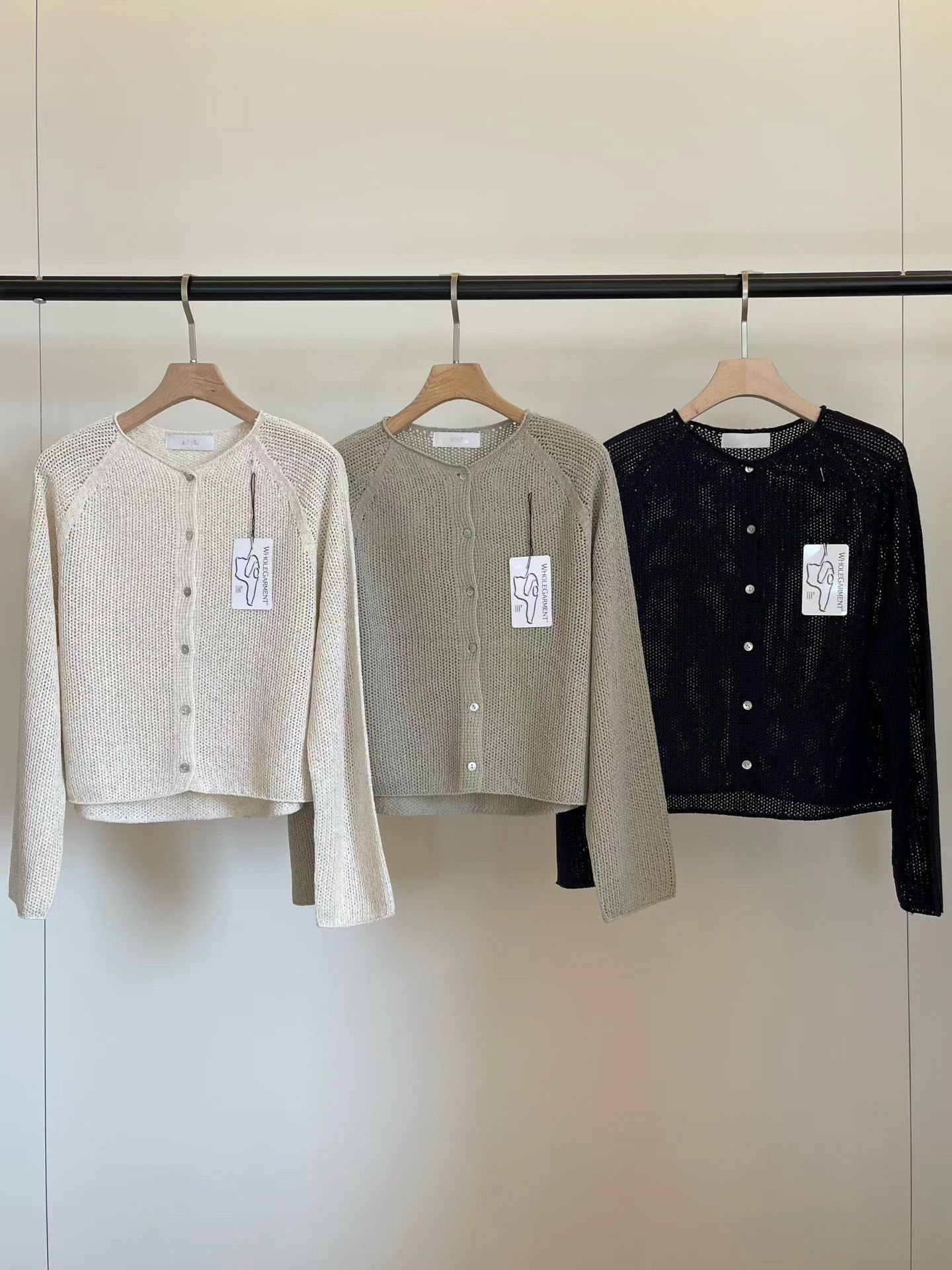 [𝑳𝒊𝒏𝒆𝒏 𝑬𝒅𝒊𝒕] Wholegarment Shoulder Detail Cardigan | 肩膊細節圓領外套
