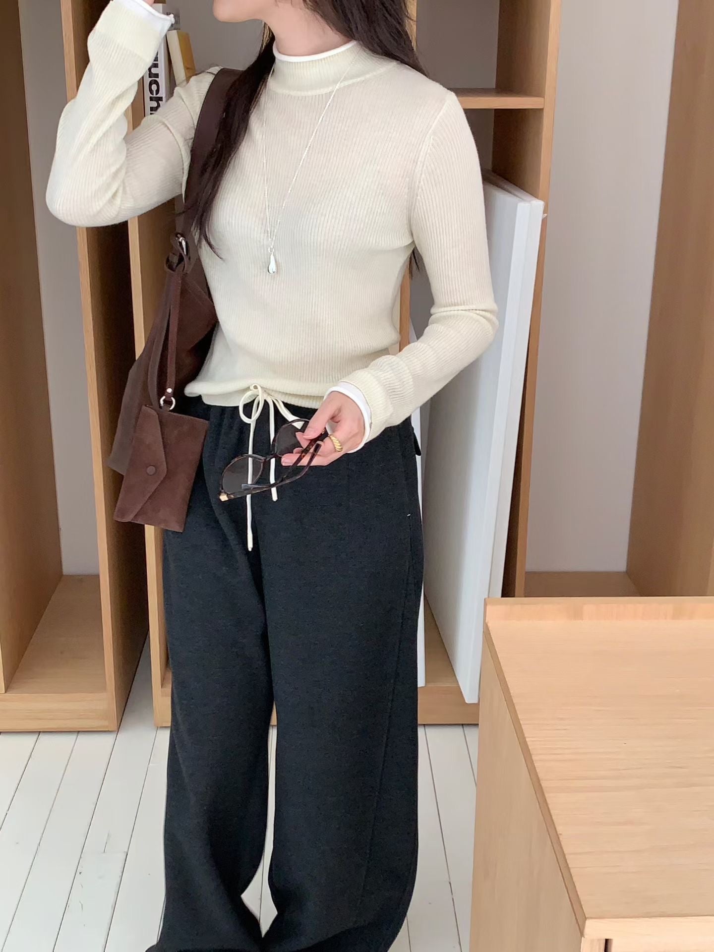 Contrast Detailing Basic Mock Neck Top | 拼色飾邊中領基礎上衣