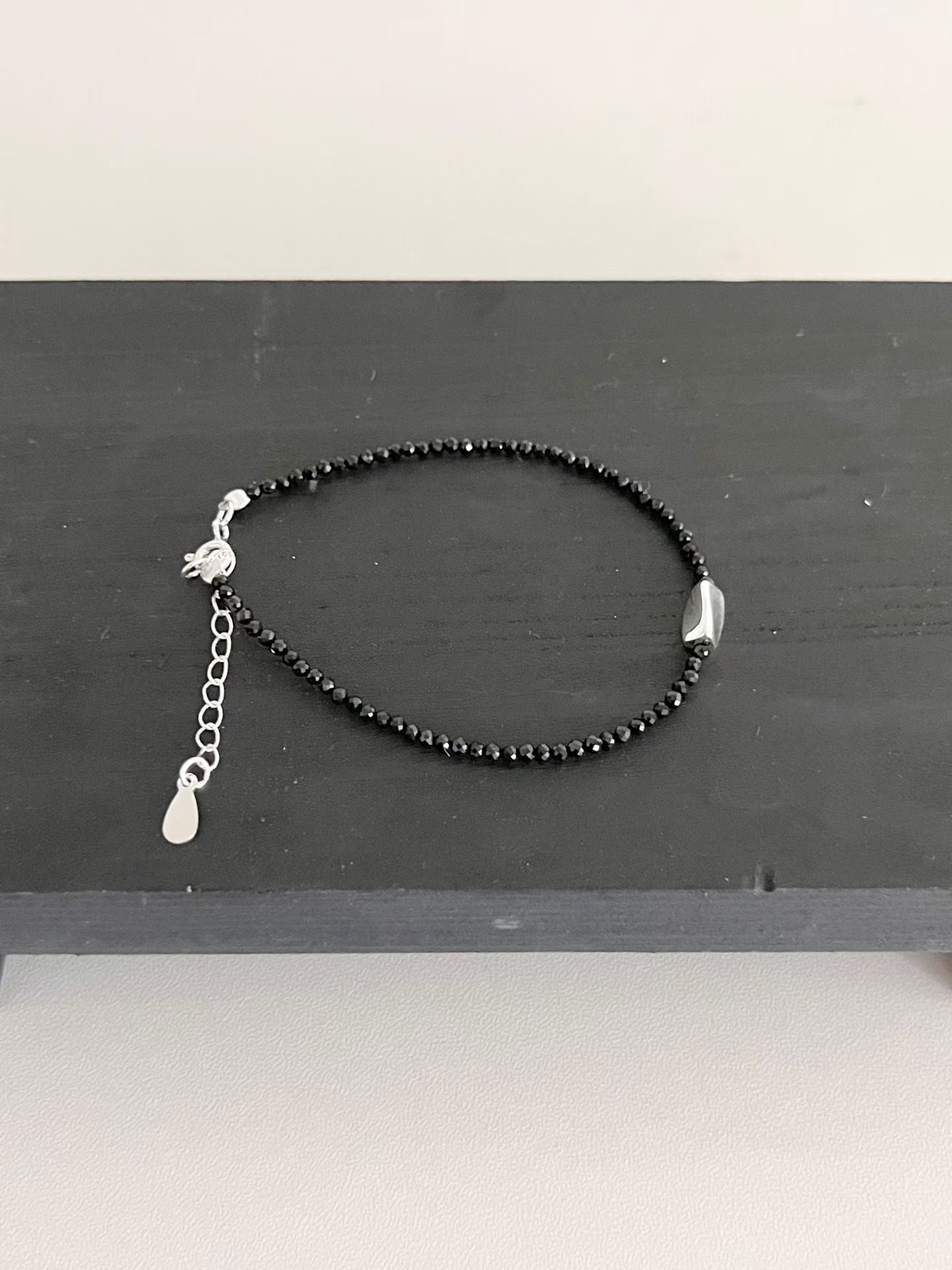 Petite Ink Black Bracelet | 迷你墨黑串珠手鏈￼
