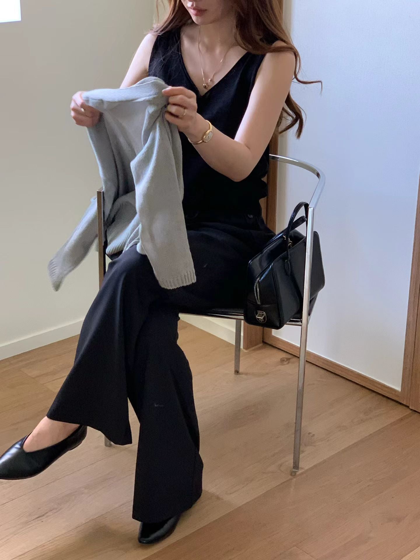 [𝑳𝒊𝒏𝒆𝒏 𝑬𝒅𝒊𝒕] 店主大愛！Elegant V-Neck Top | 輕薄基礎V領麻質背心