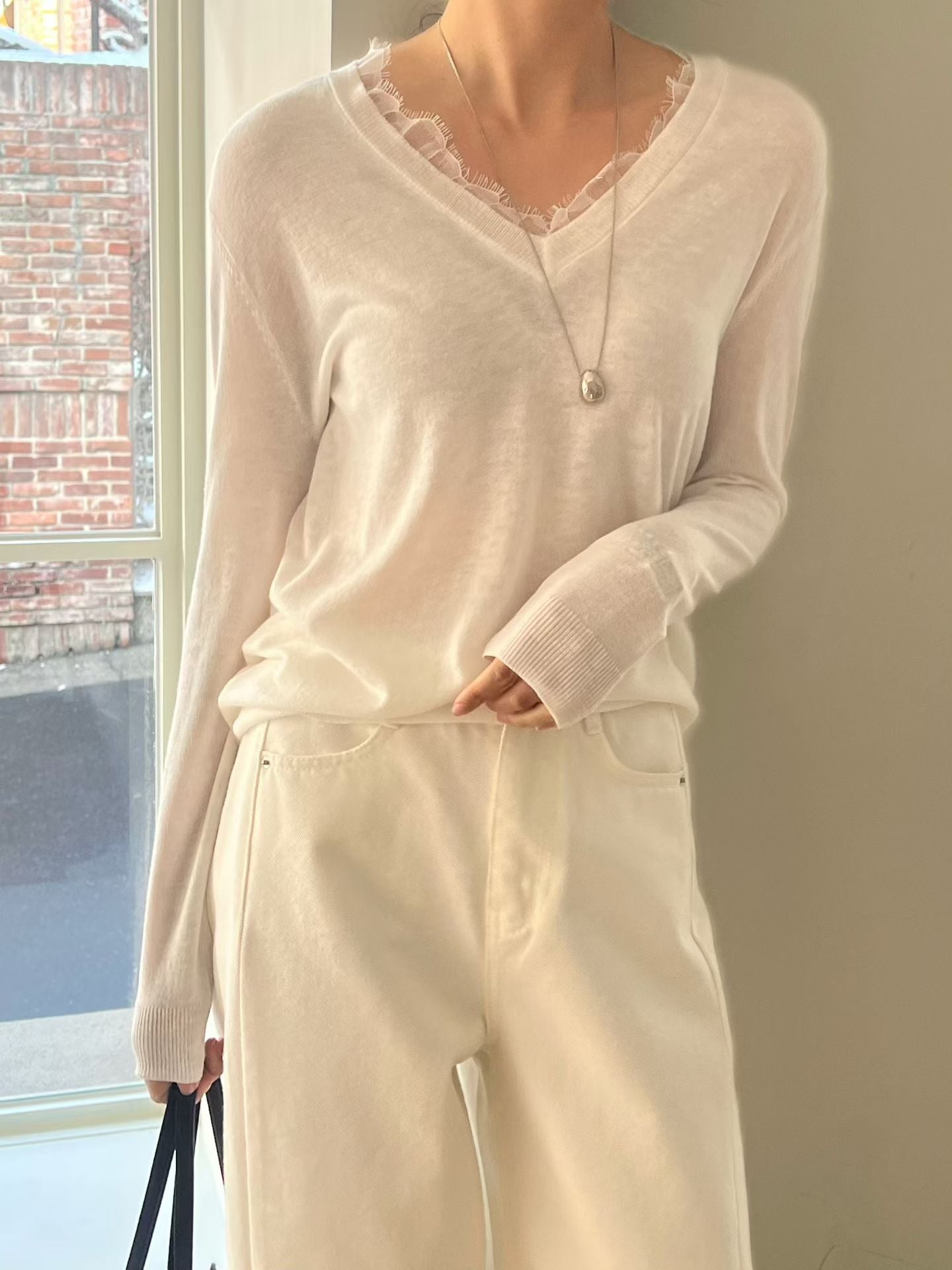 Tencel Lace Detail Knit | 天絲Lace V領薄針織