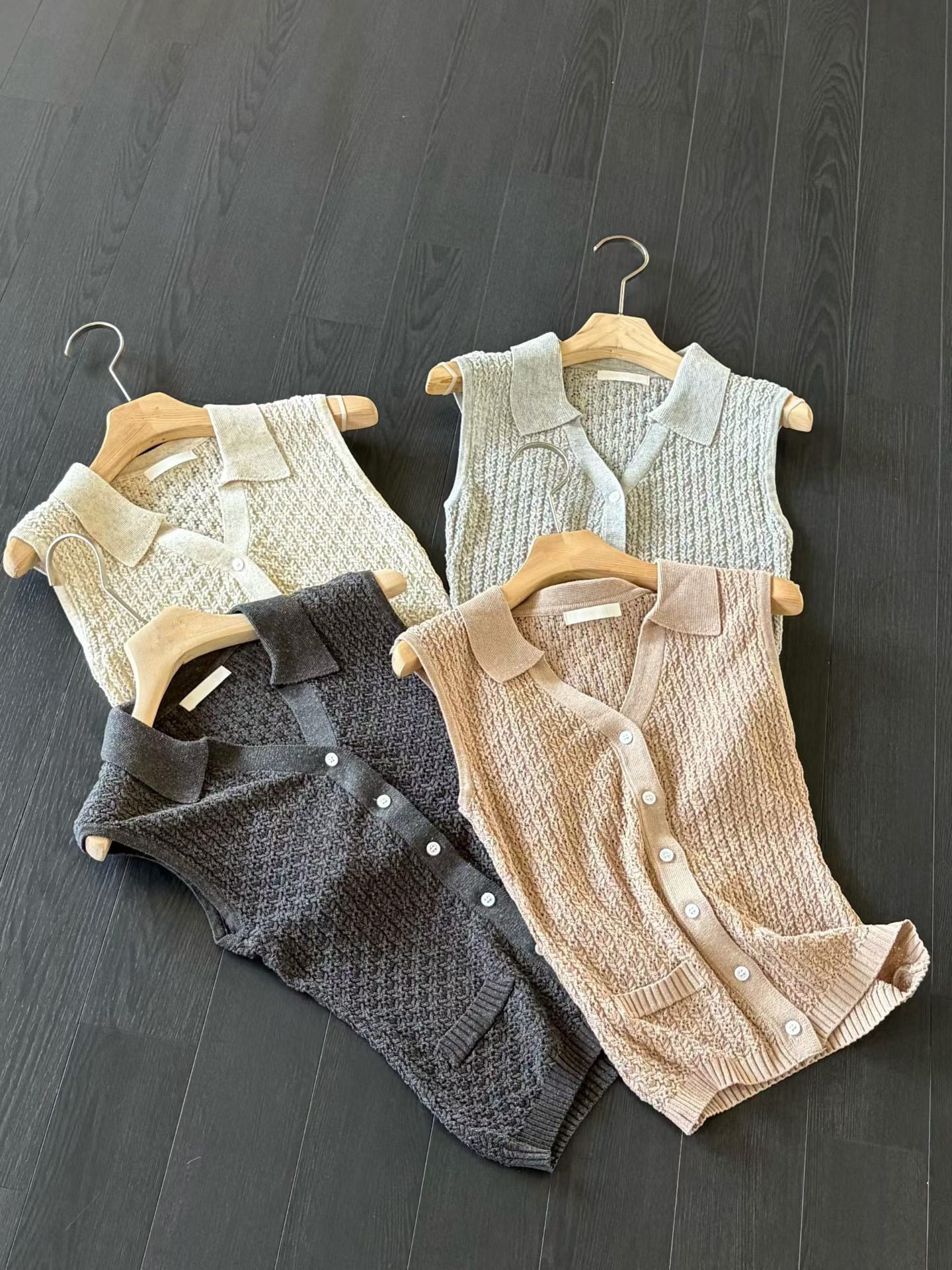Collared Weaving Patterned Top | 翻領鈎針格紋背心上衣