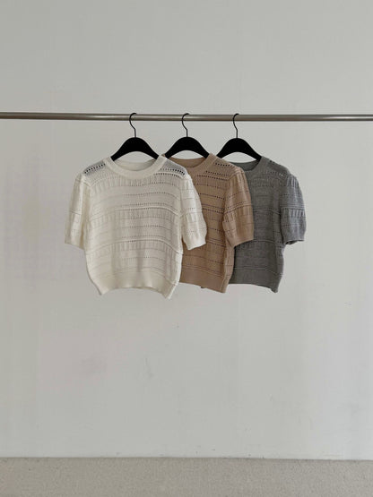 Delicate Embroidered Cropped Top | 精緻通花短版上衣