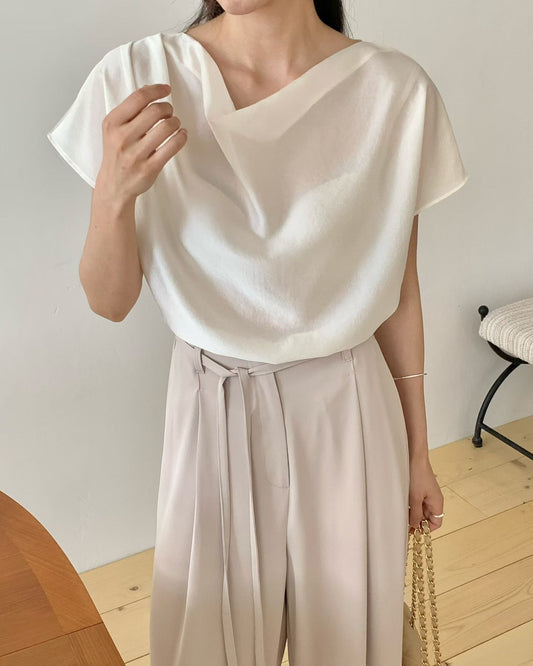 Silky Soft Drape Short-Sleeve Blouse | 柔和垂感短袖上衣