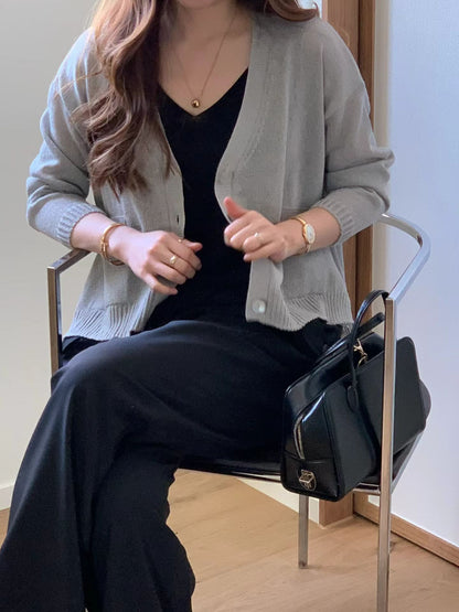 [𝑳𝒊𝒏𝒆𝒏 𝑬𝒅𝒊𝒕] Deep V Button Cardigan