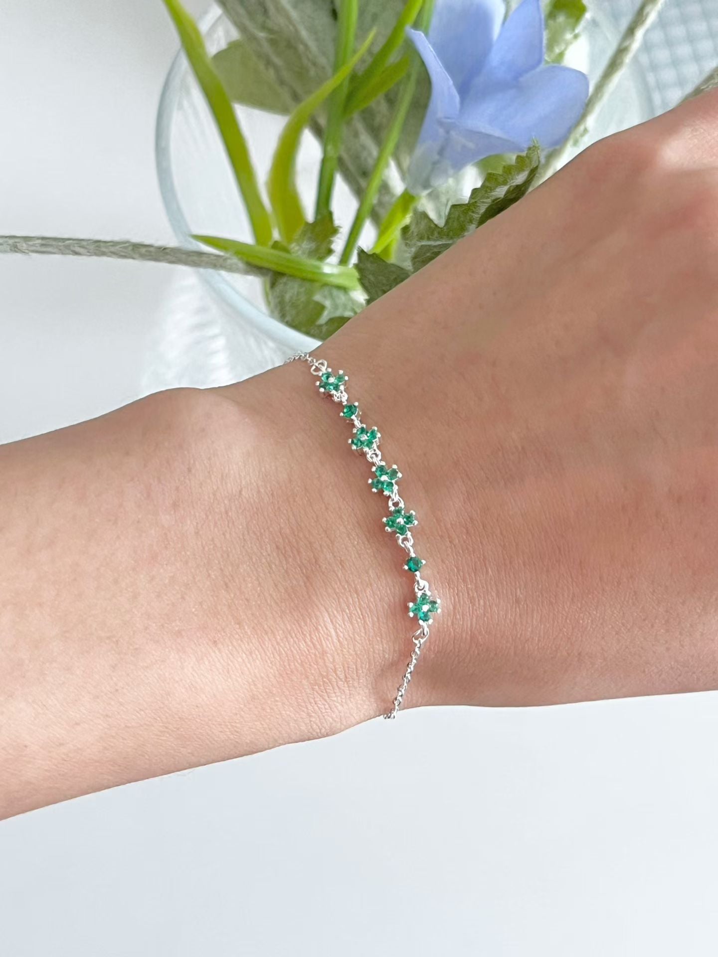 Petite 5-Flower Motif Bracelet | 簡約閃彩小花手鏈