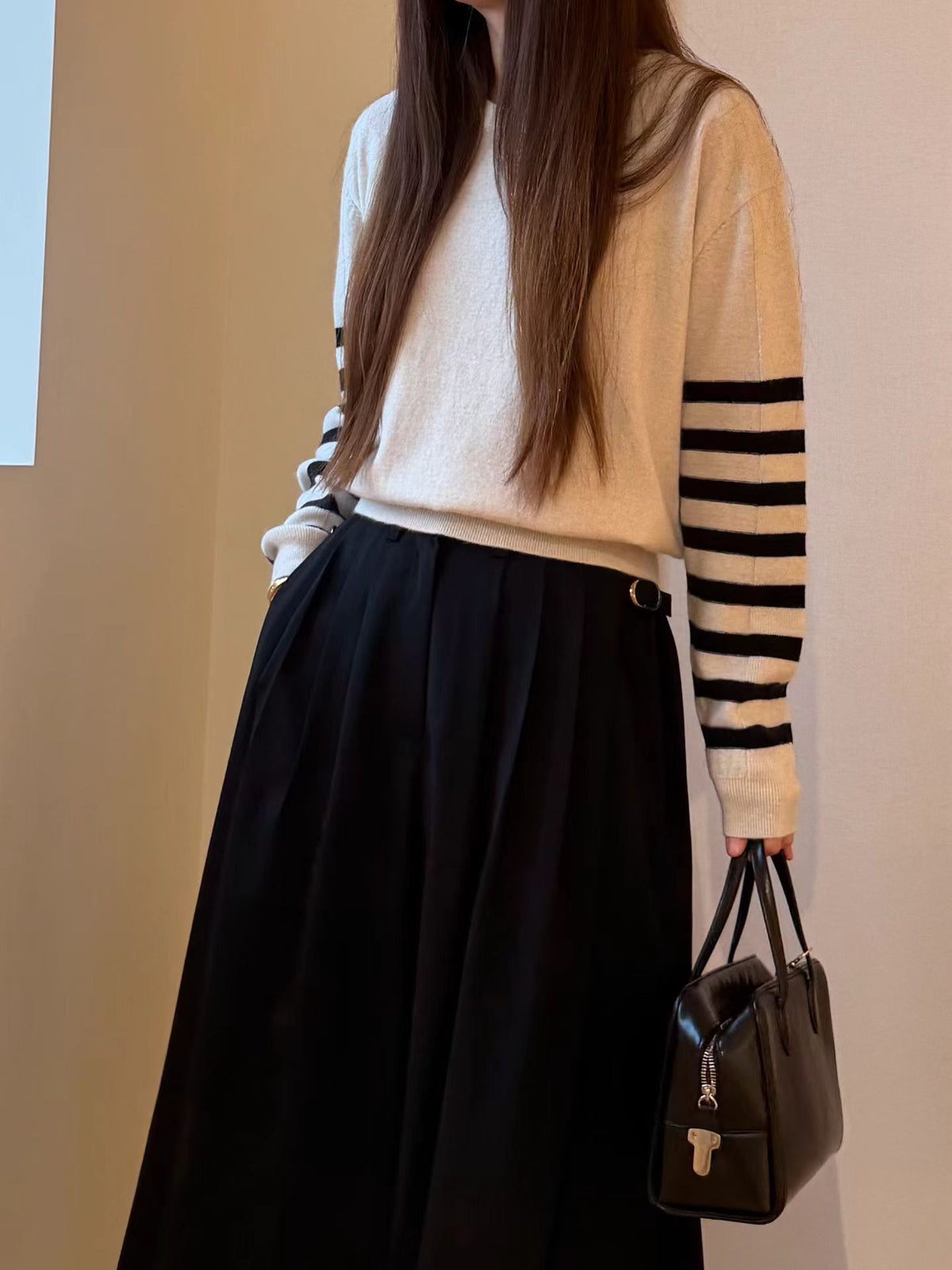 Elegant Side Buckle Flowy Wide-Leg Trousers | 飄逸闊腿側扣細節長褲