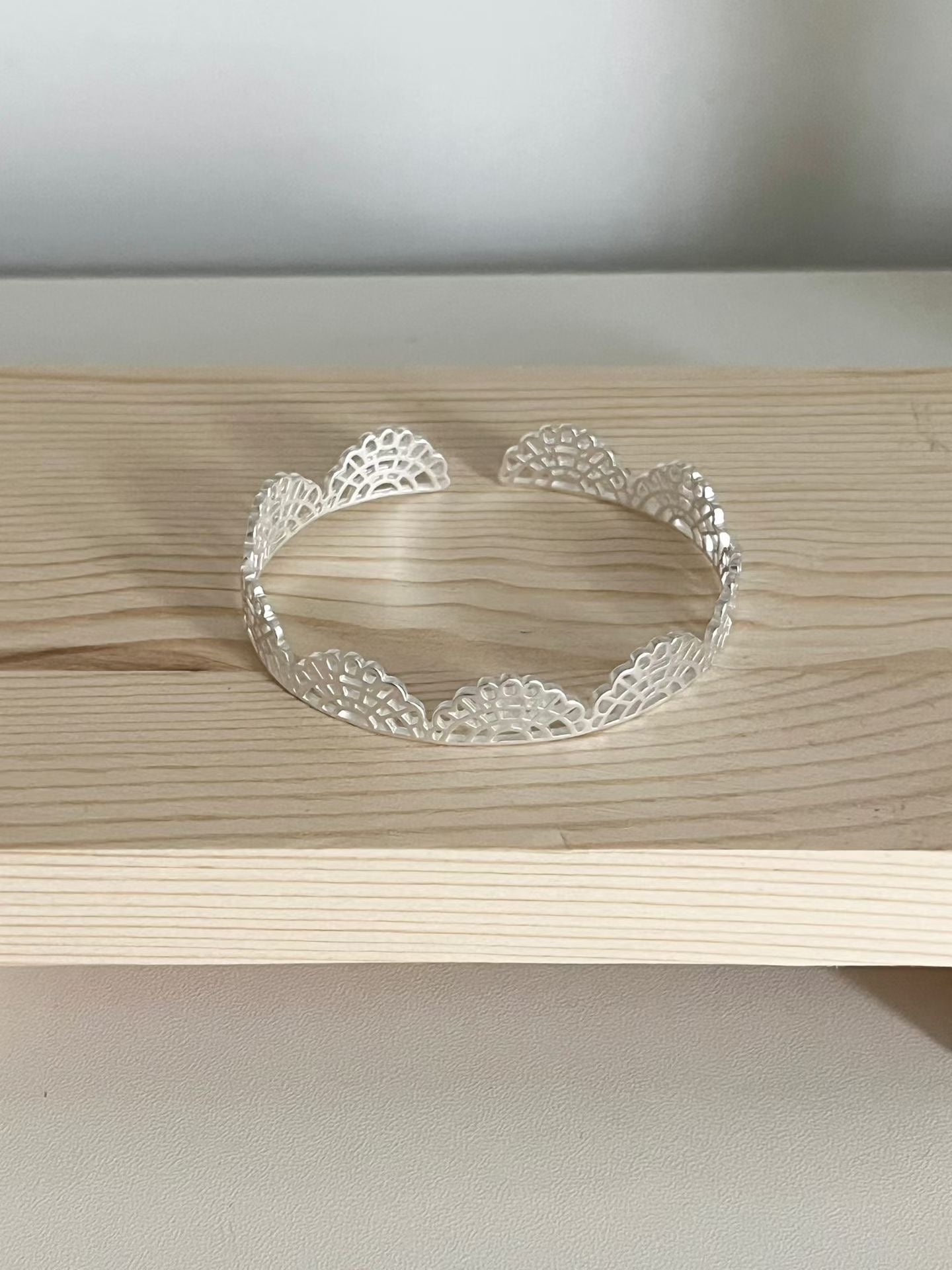 Carved Floral Crown Bangle | 花冠雕刻手鈪￼