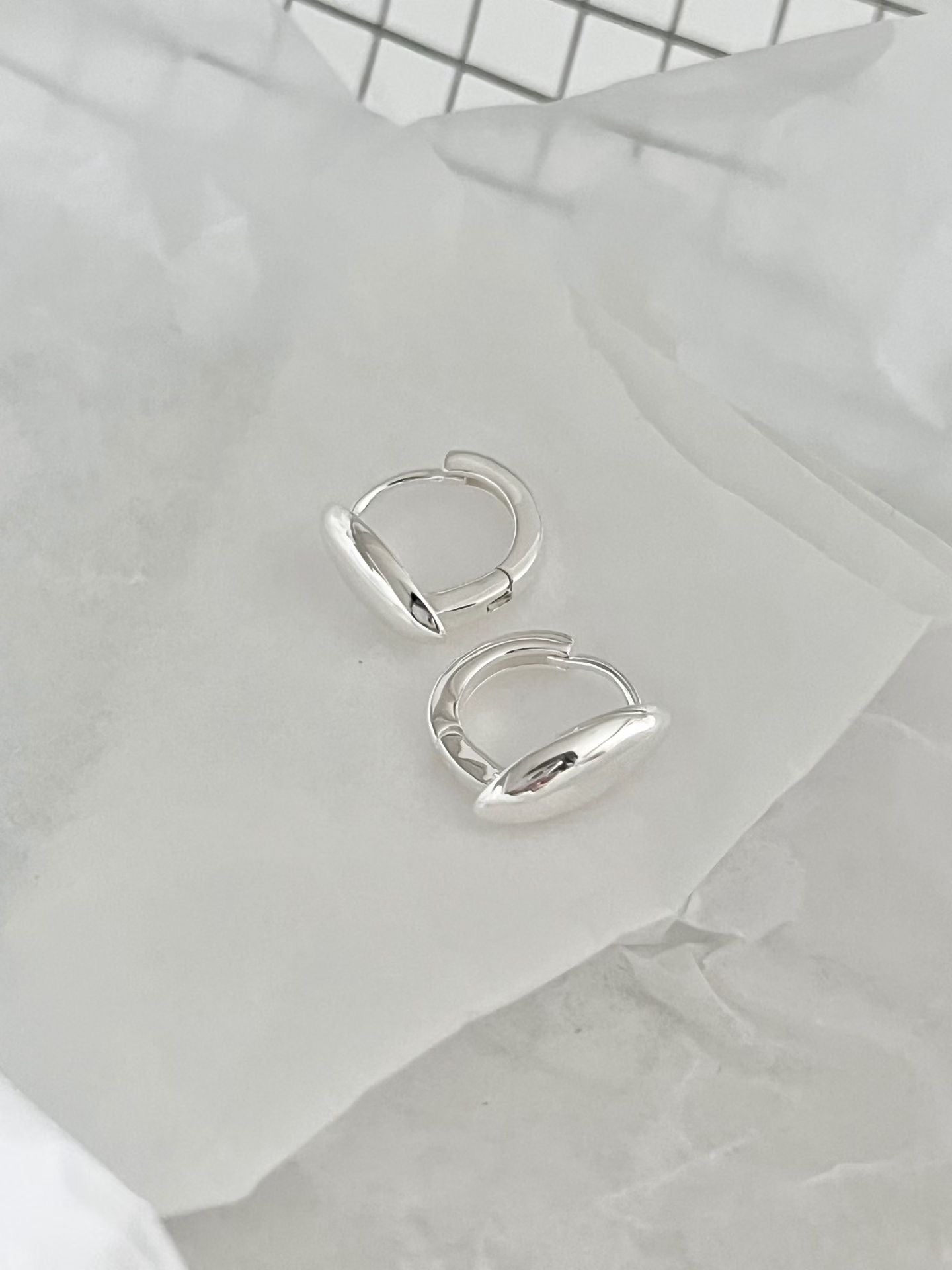 Dainty Teardrop Earrings | 米粒水滴型耳環￼