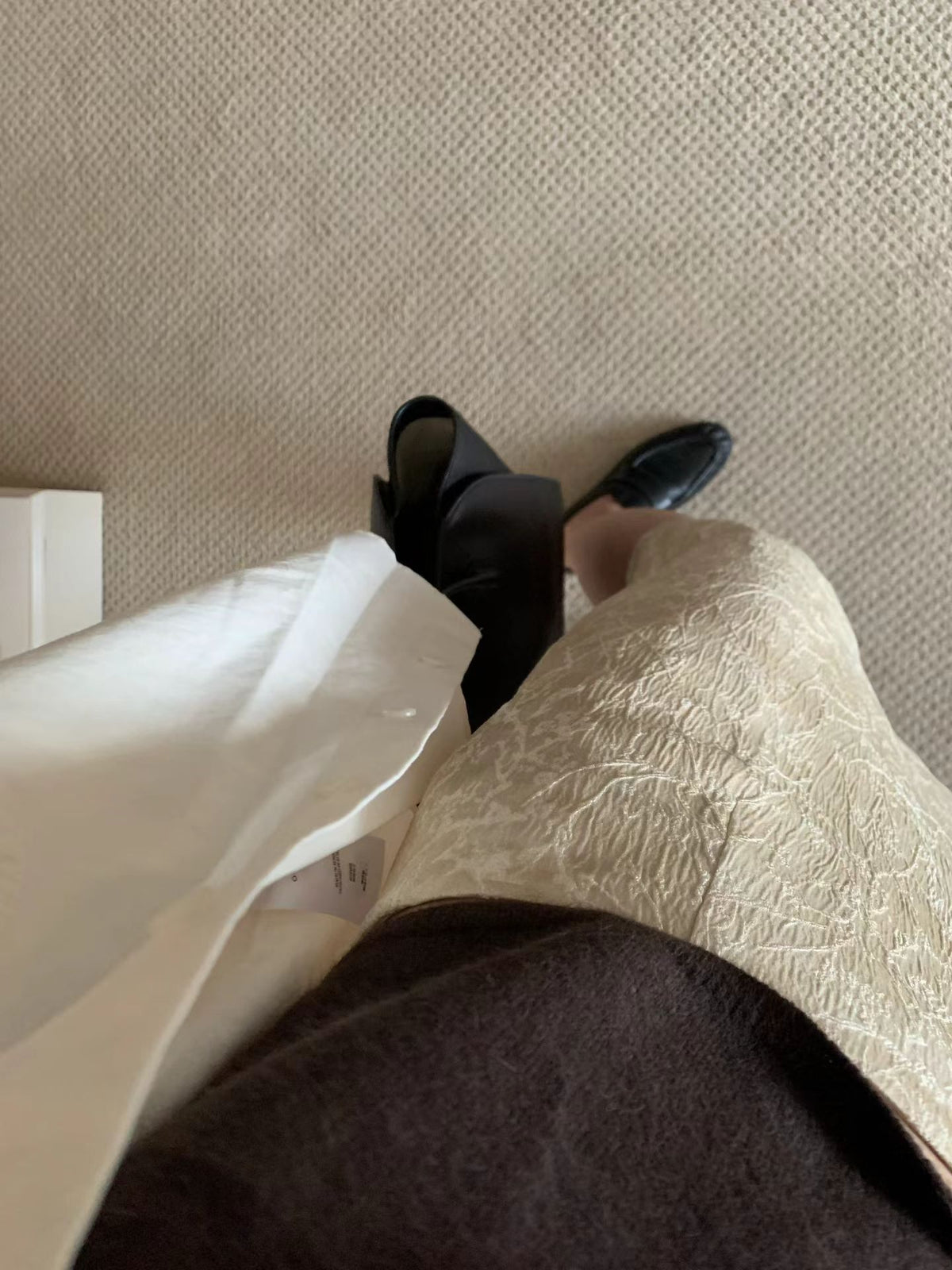 Soft Misty Timber Embossed Skirt | 霧感柔軟提花織布半身裙