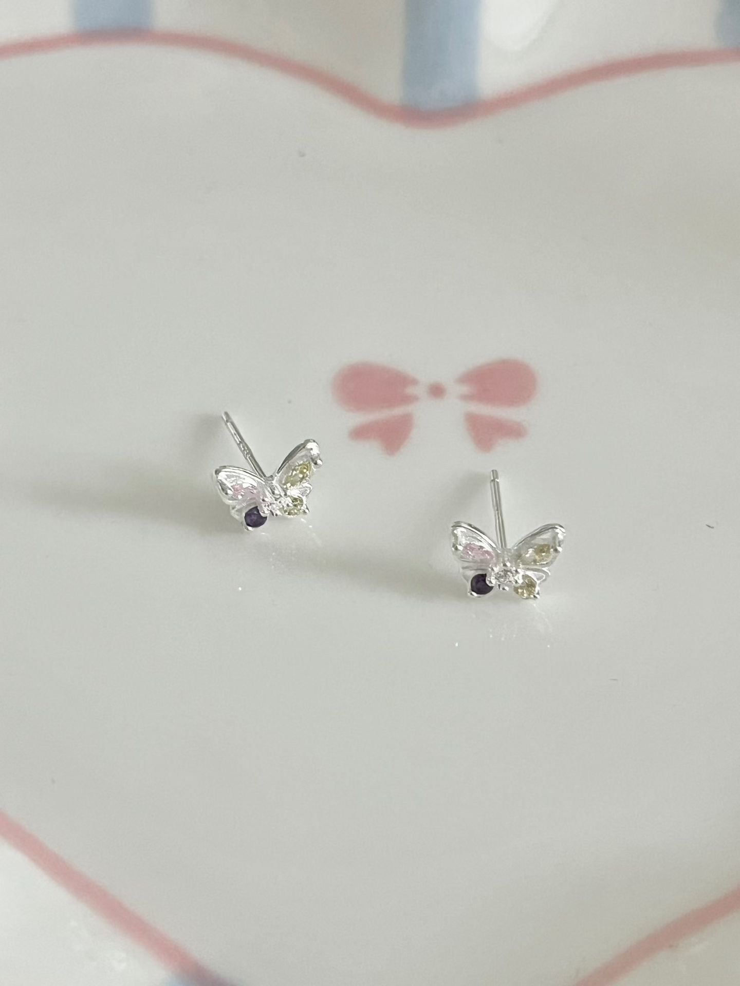 Dainty Butterfly Drop Earrings | 蝴蝶小點綴耳環￼