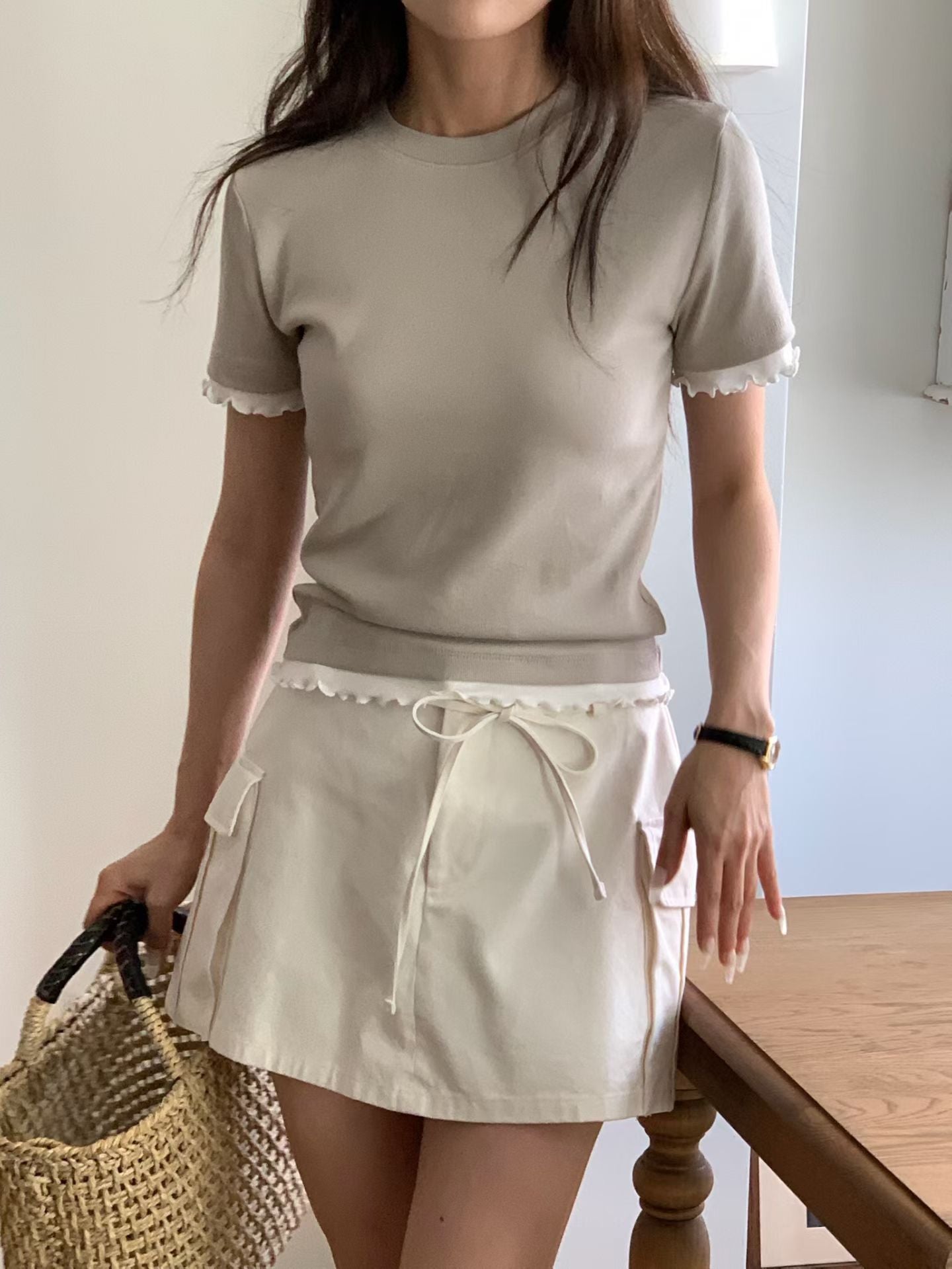 Contrast Faux 2-pcs Frill Detail Tee | 拼色假兩件滾邊上衣￼