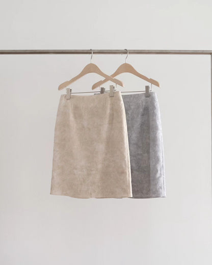 Soft Misty Timber Embossed Skirt | 霧感柔軟提花織布半身裙