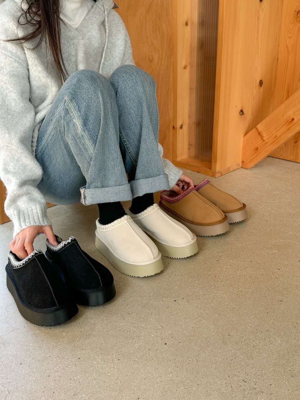 Festive Fluffy Slip-ons | 刺繡圍邊毛毛鞋