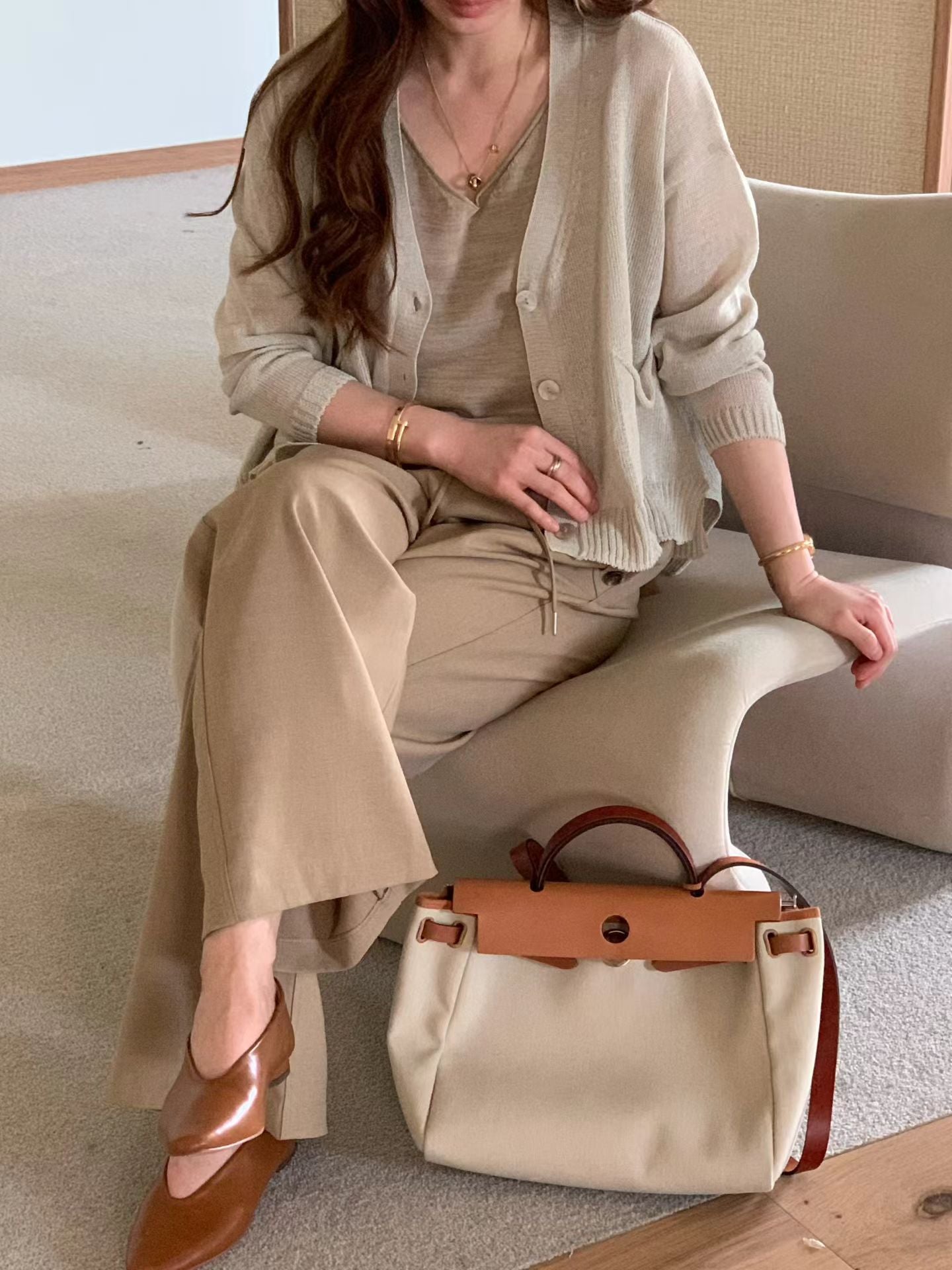 [𝑳𝒊𝒏𝒆𝒏 𝑬𝒅𝒊𝒕] Deep V Button Cardigan