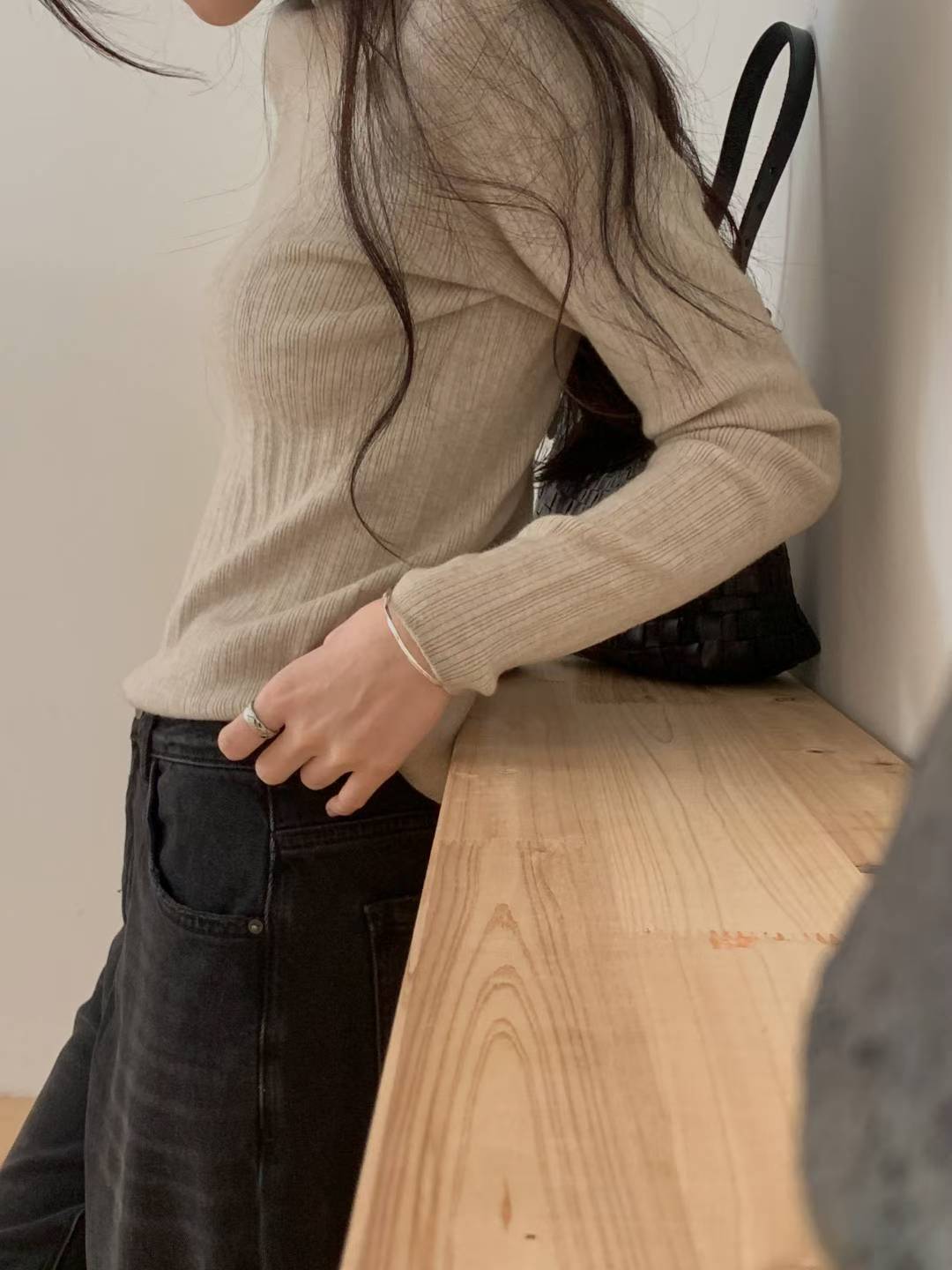 <<優美基礎Top>> Mock Neck Groovy Top | 中領暗直紋上衣