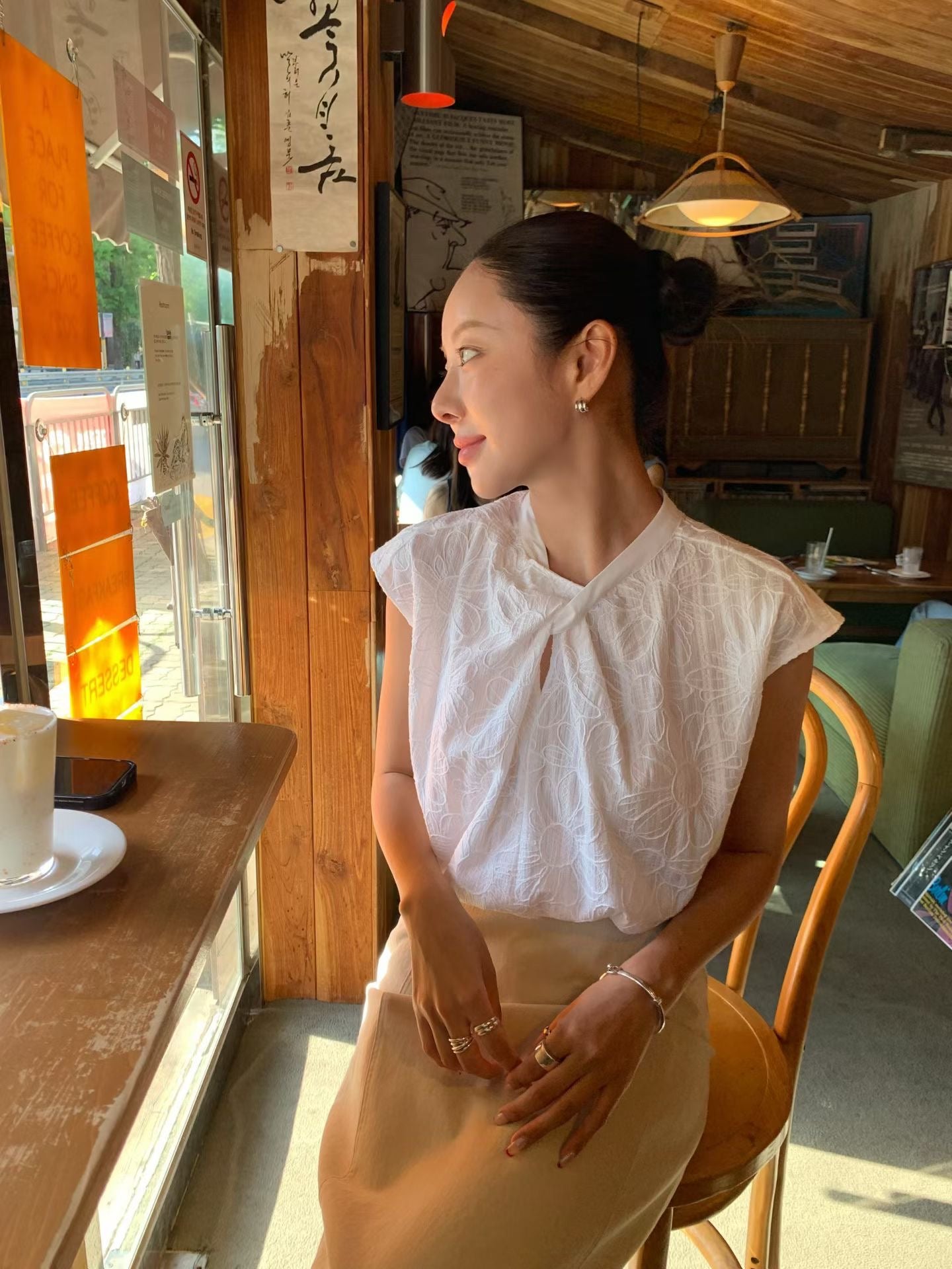 Elegant Floral Embroidery Top | 優雅花繡上衣