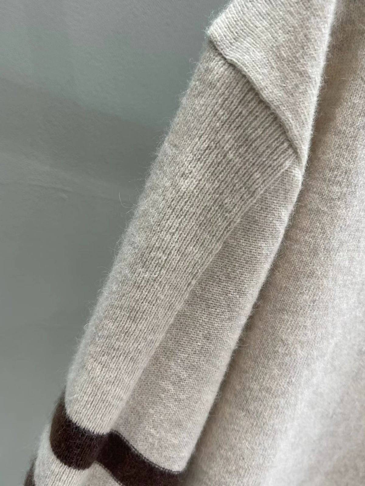 Heritage Camel Striped Sleeves Knit | 老錢風經典駝毛條紋手袖針織上衣