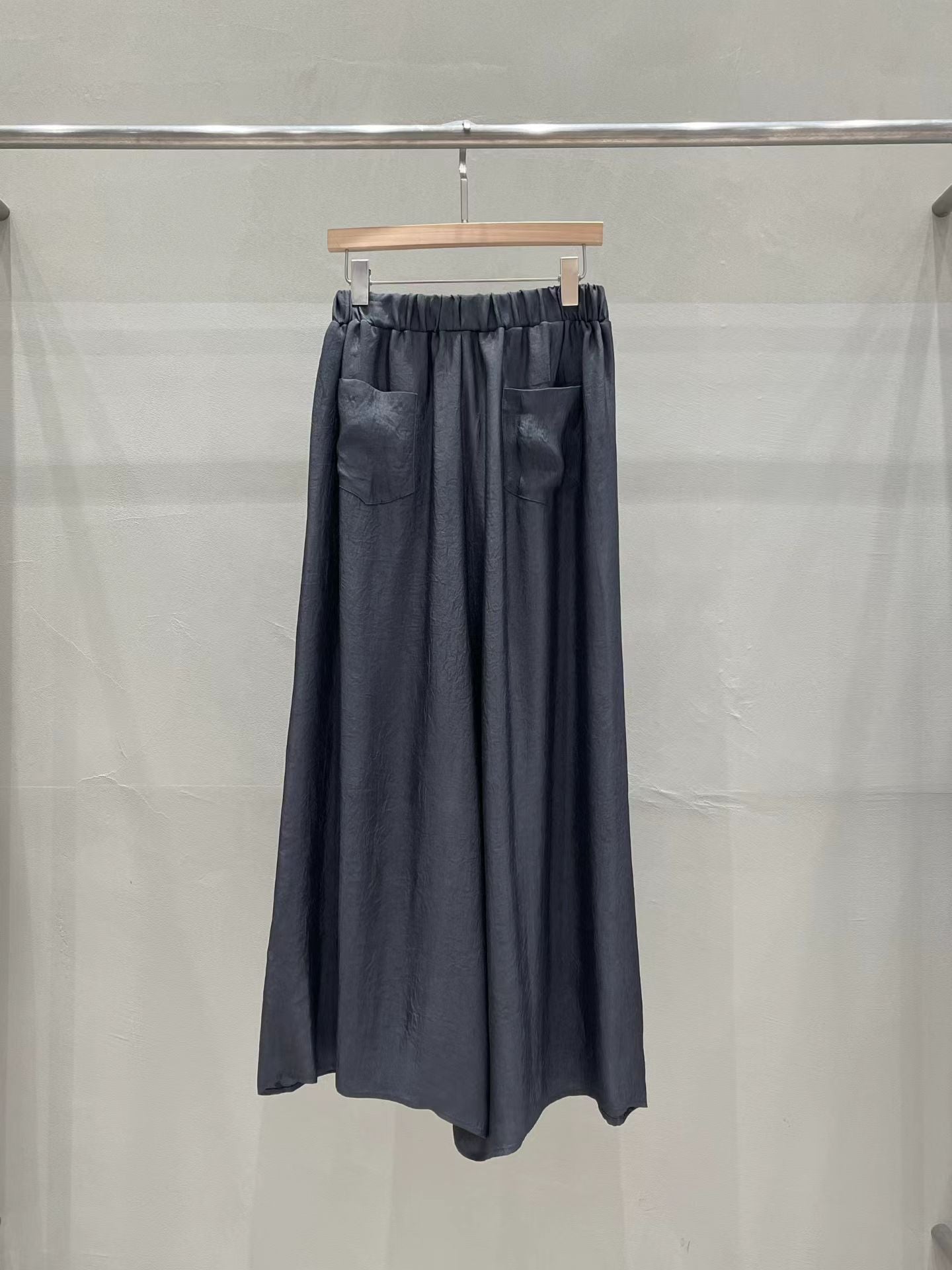 Luxurious Icy Cooling Pants | 絲滑冰感闊長褲