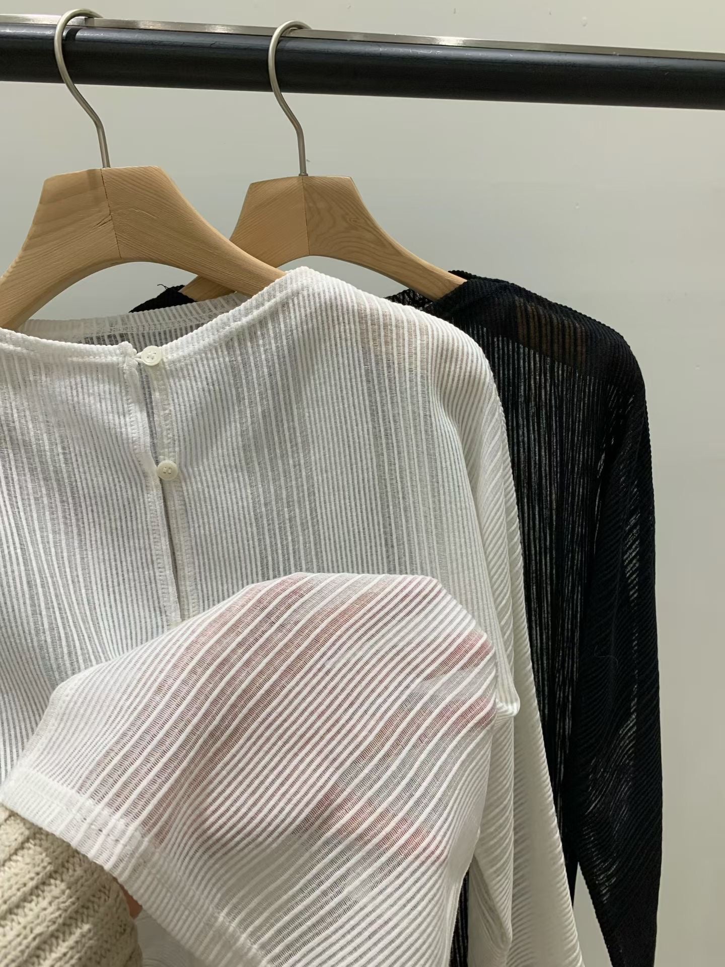直紋鈕扣冷衫 | Striped Sheer 2-way Cardi-Top