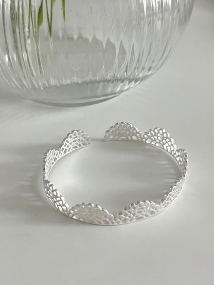 Carved Floral Crown Bangle | 花冠雕刻手鈪￼