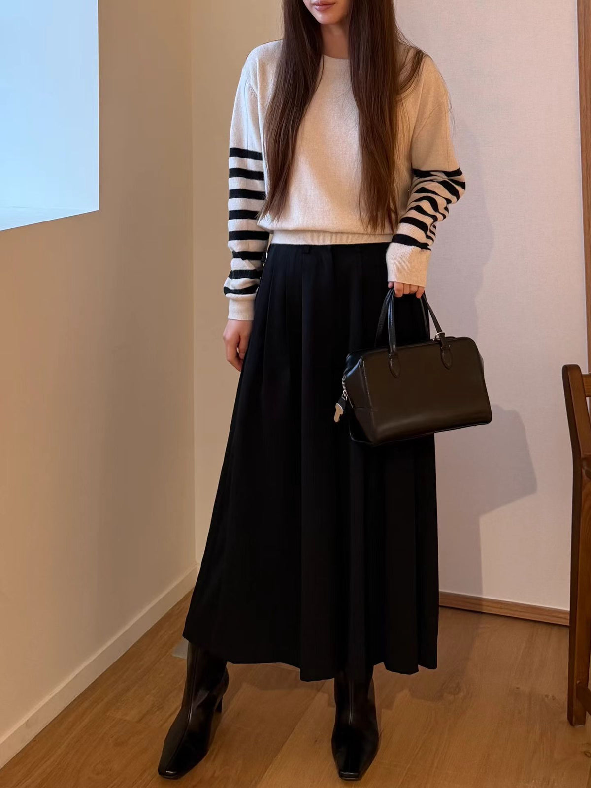 Elegant Side Buckle Flowy Wide-Leg Trousers | 飄逸闊腿側扣細節長褲