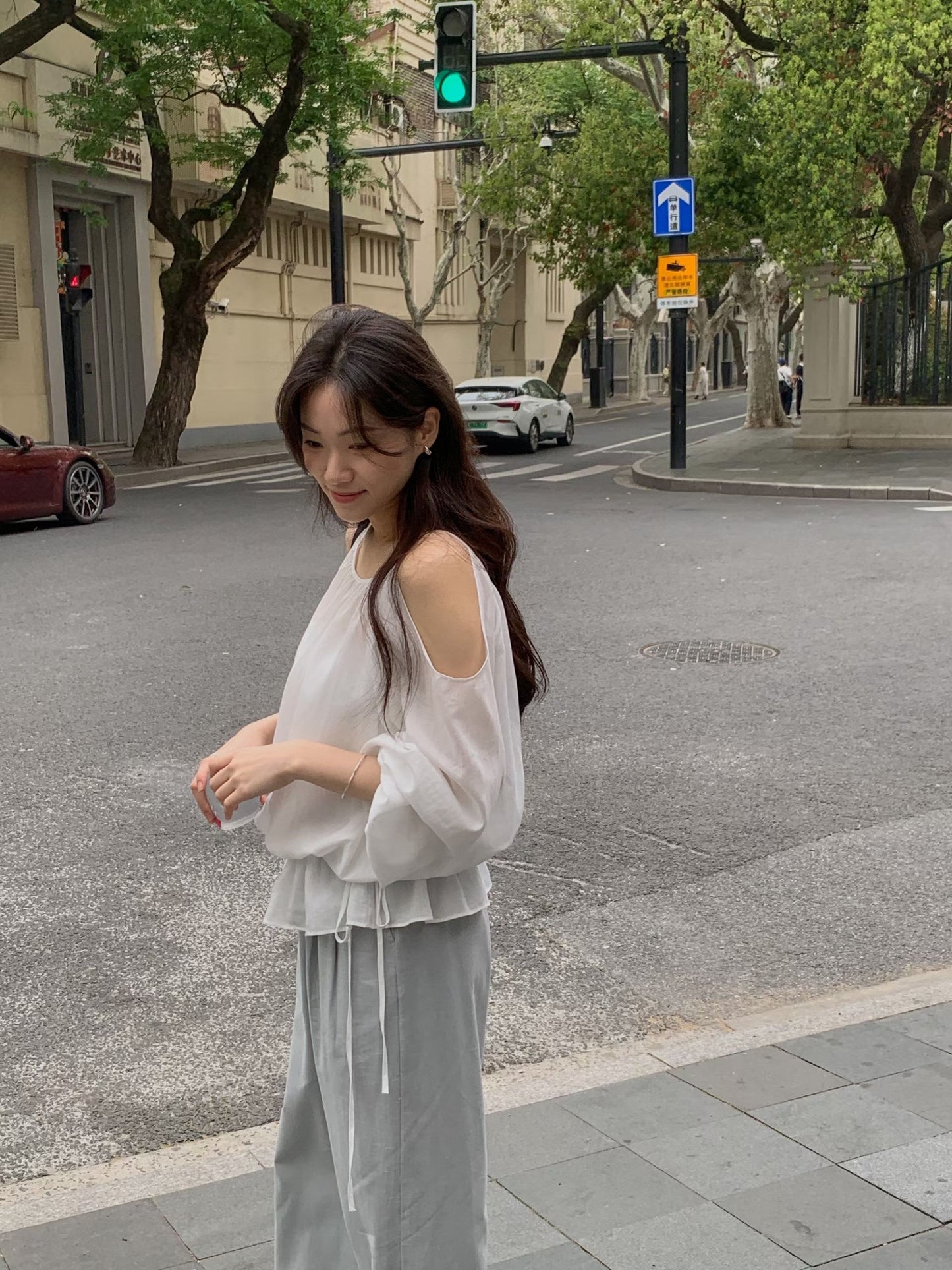 Waterfall Drape Shoulder Halter Blouse | 垂墜掛脖露肩上衣