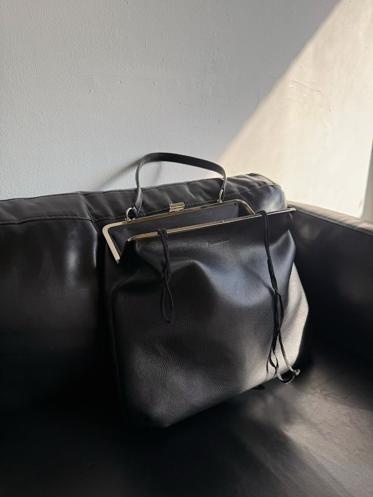 The Lady Clamp Cow Leather Bag